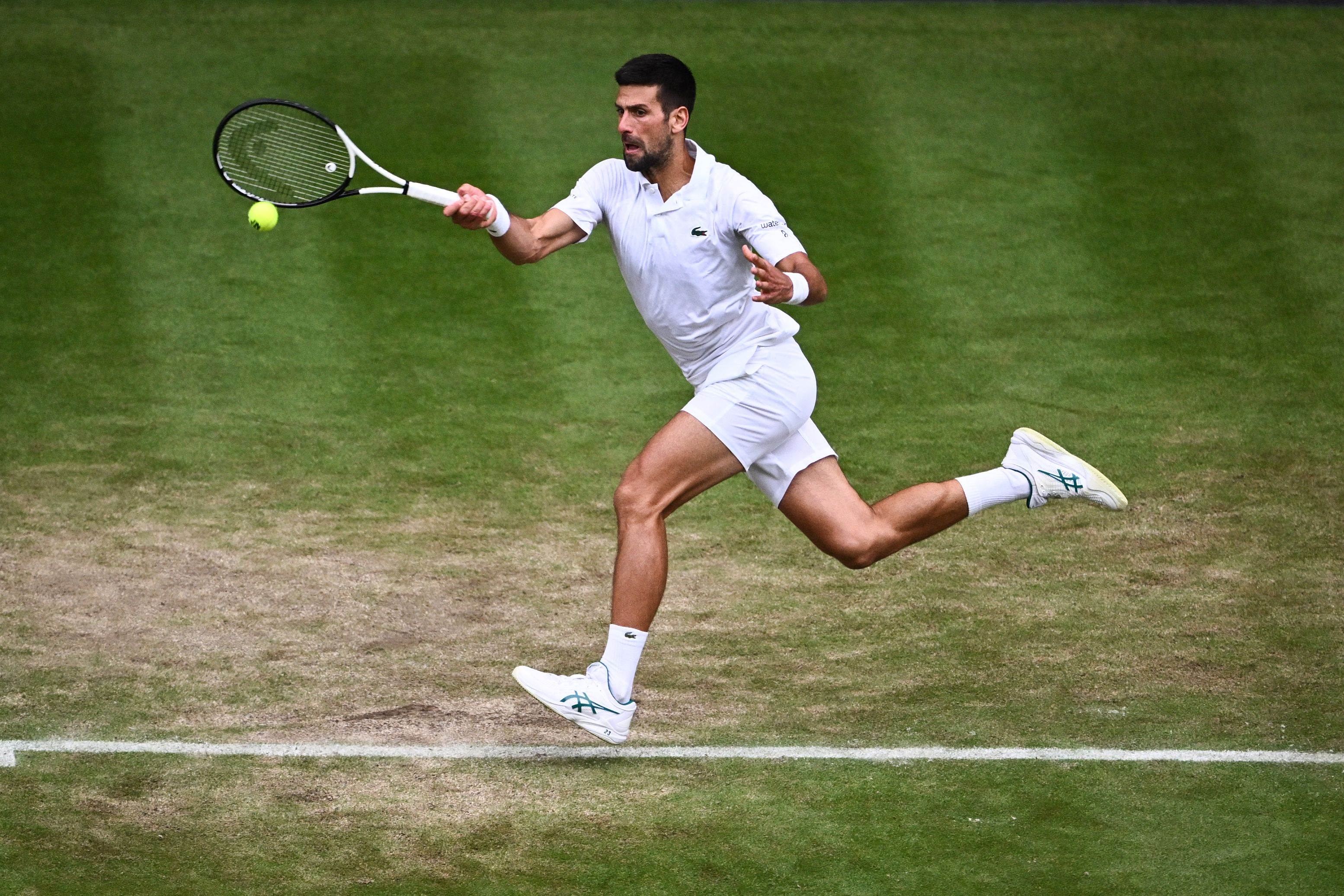 Djokovic bate Sinner, se garante na final e mira 8º título em Wimbledon