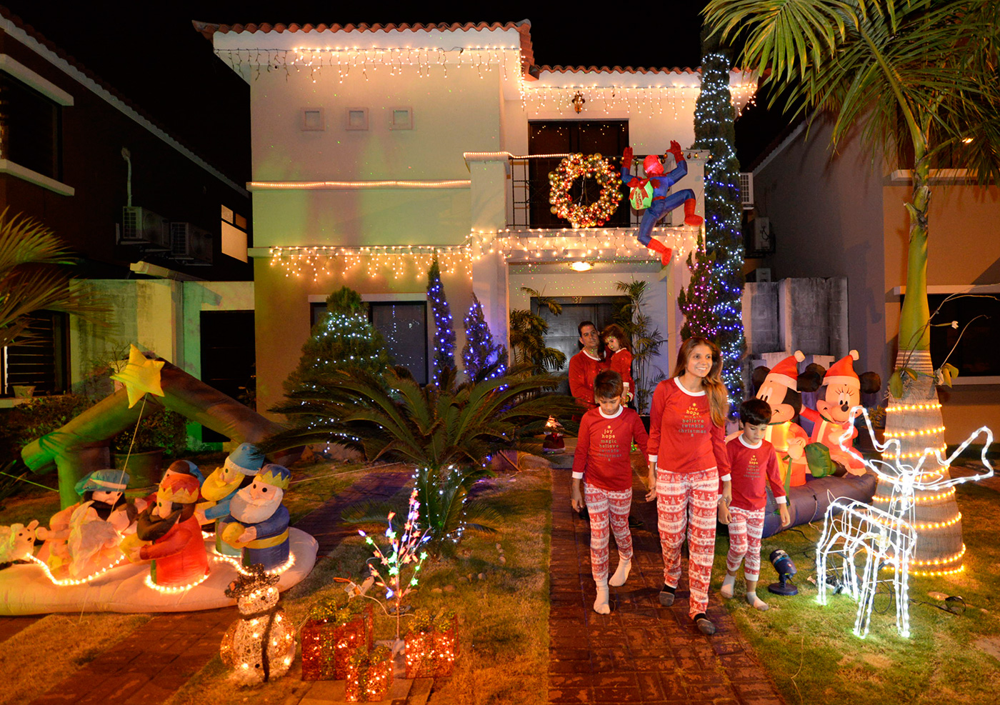 Casas con decoraciones navideñas novedosas y originales | Diseño La | Universo