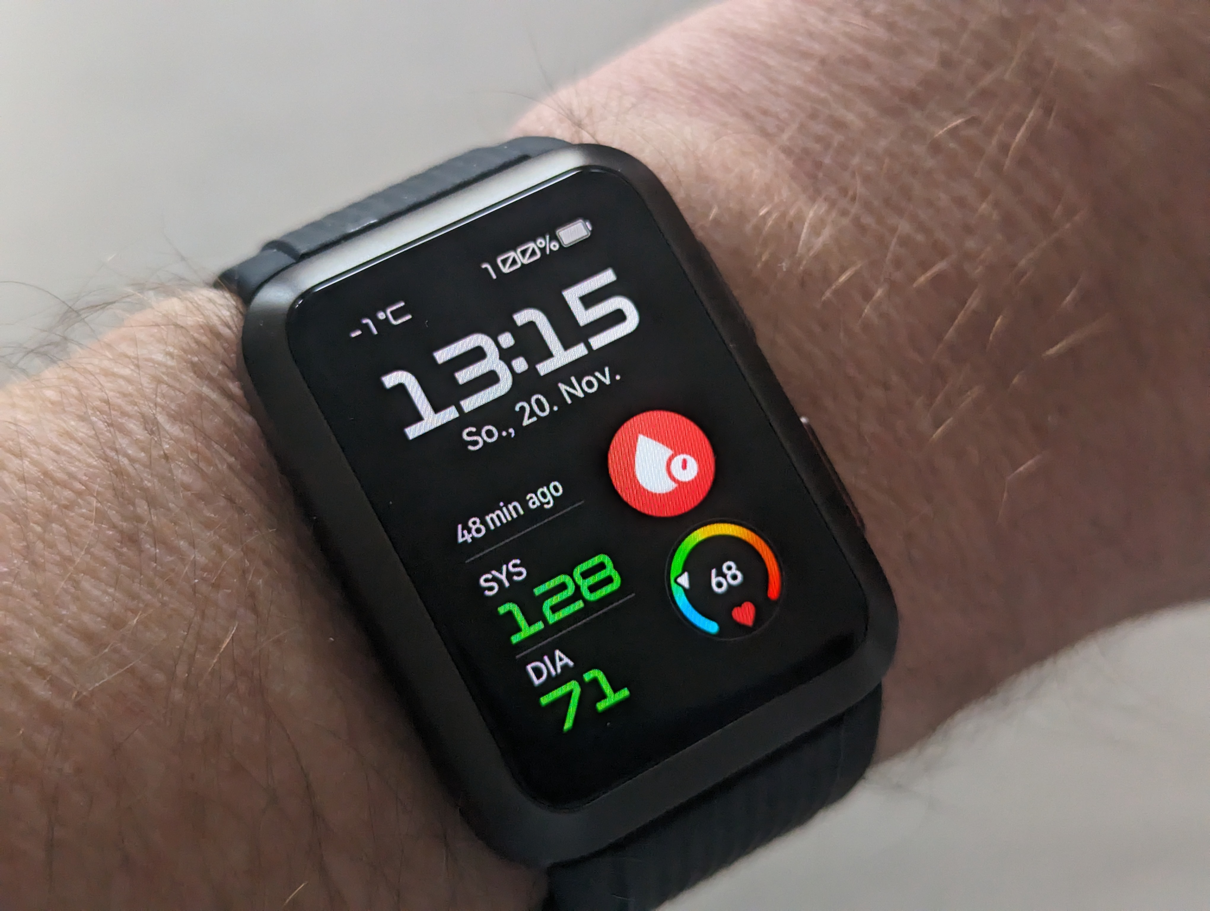 Huawei Watch D vs Tensiómetro - El reloj más avanzado que hemos probado 