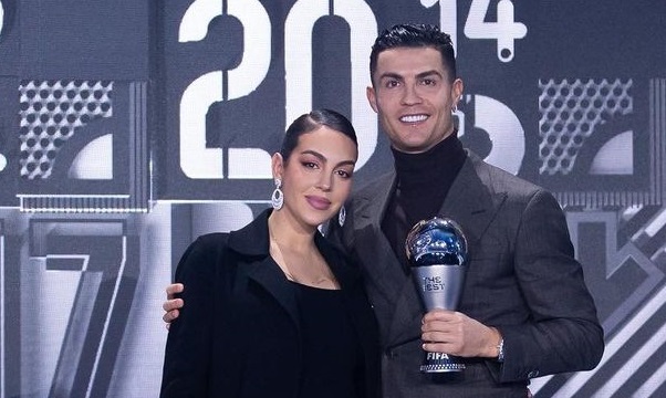 Georgina Rodríguez curte férias com Cristiano Ronaldo e aposta em look  grifado - Vogue