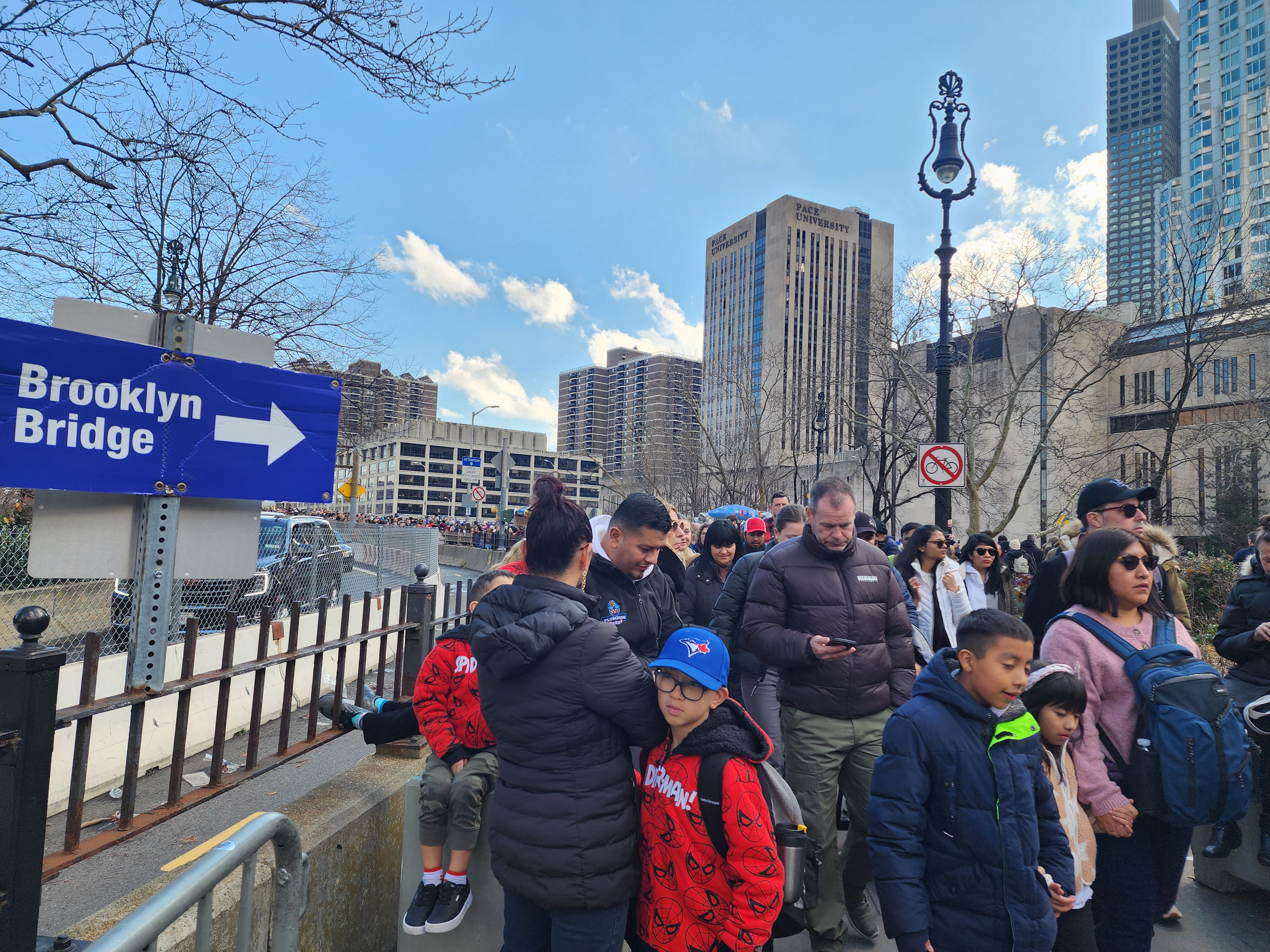 Los vendedores ambulantes del icónico puente neoyorkino de Brooklyn tendrán  que abandonar el sitio | Internacional | Noticias | El Universo