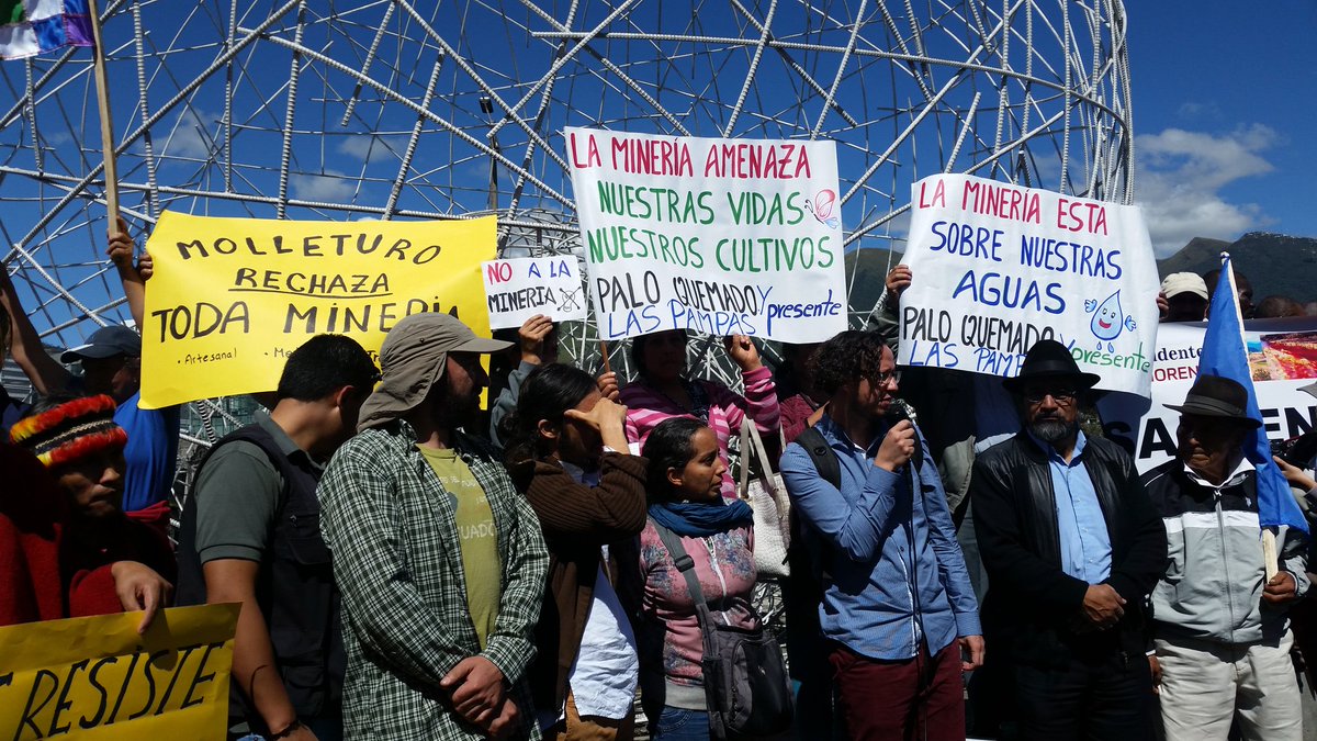 Ambientalistas piden renuncia del ministro de Minería, Javier Córdova