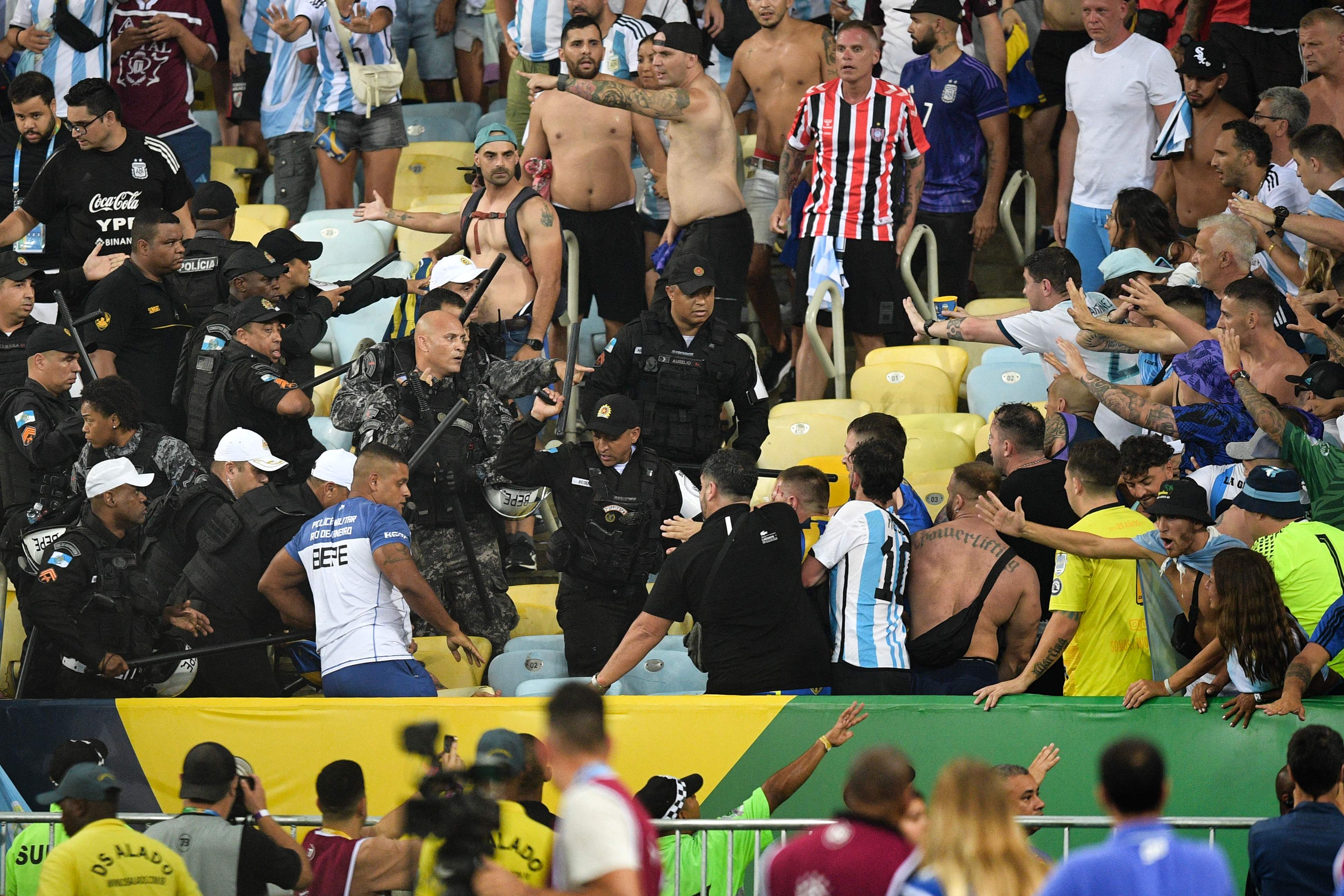 FIFA le exige a Uruguay retirar de su escudo las dos estrellas de