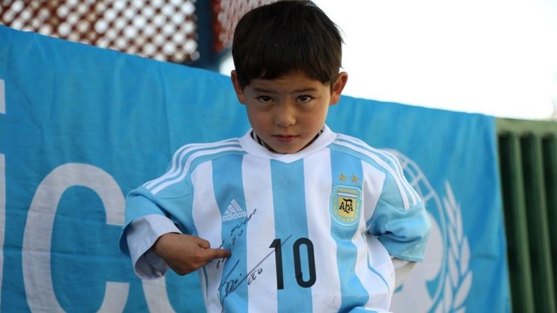 Lionel Messi: Niño afgano que posó con camiseta de plástico conoció a 'La  Pulga', DEPORTES