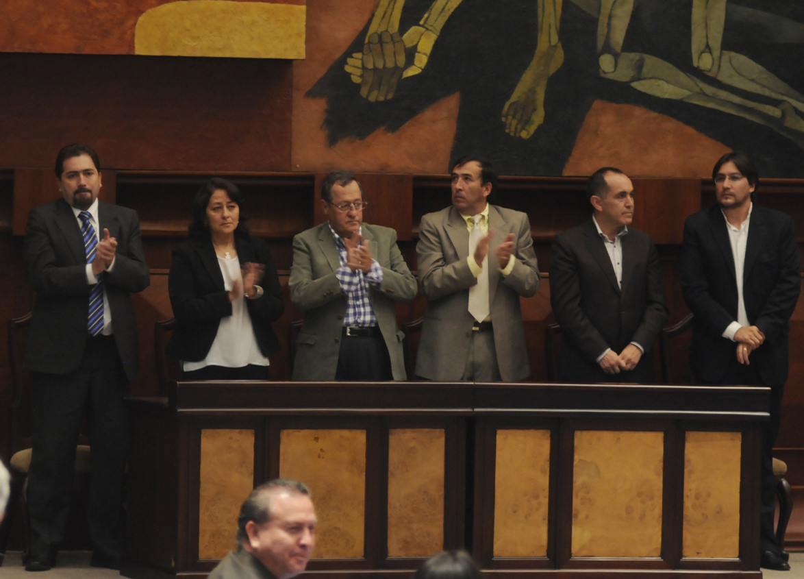 Asamblea entregó condecoración post mortem a líder del grupo subversivo Alfaro Vive