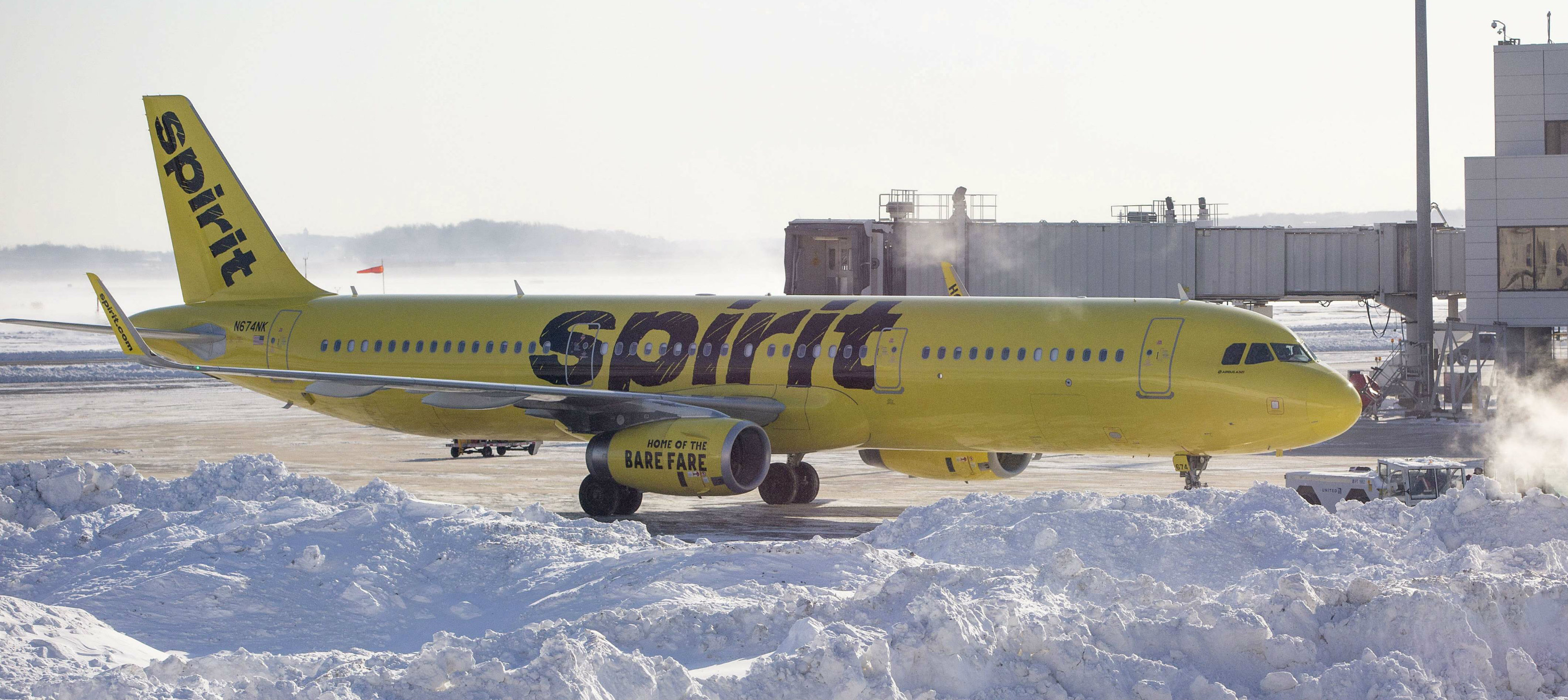 Spirit Airlines expulsa a pasajero ebrio que se orinó en el piso del baño de avión 