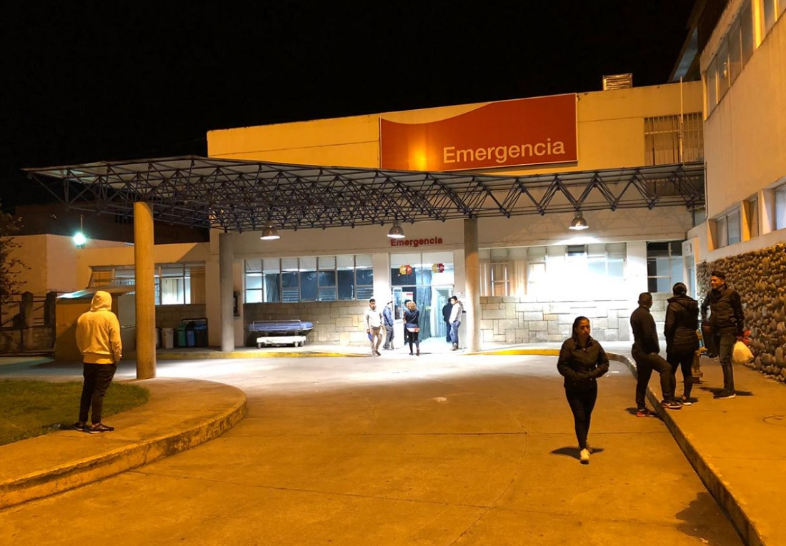 Policía dice que usó arma no letal para frenar riña en el Turi e impactó en reo que falleció