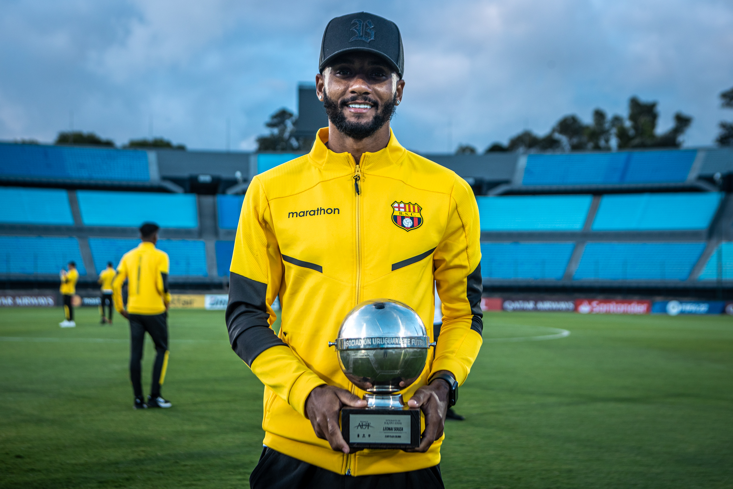 Juego Entrenador De Fútbol Uruguay Royal Universo Binario