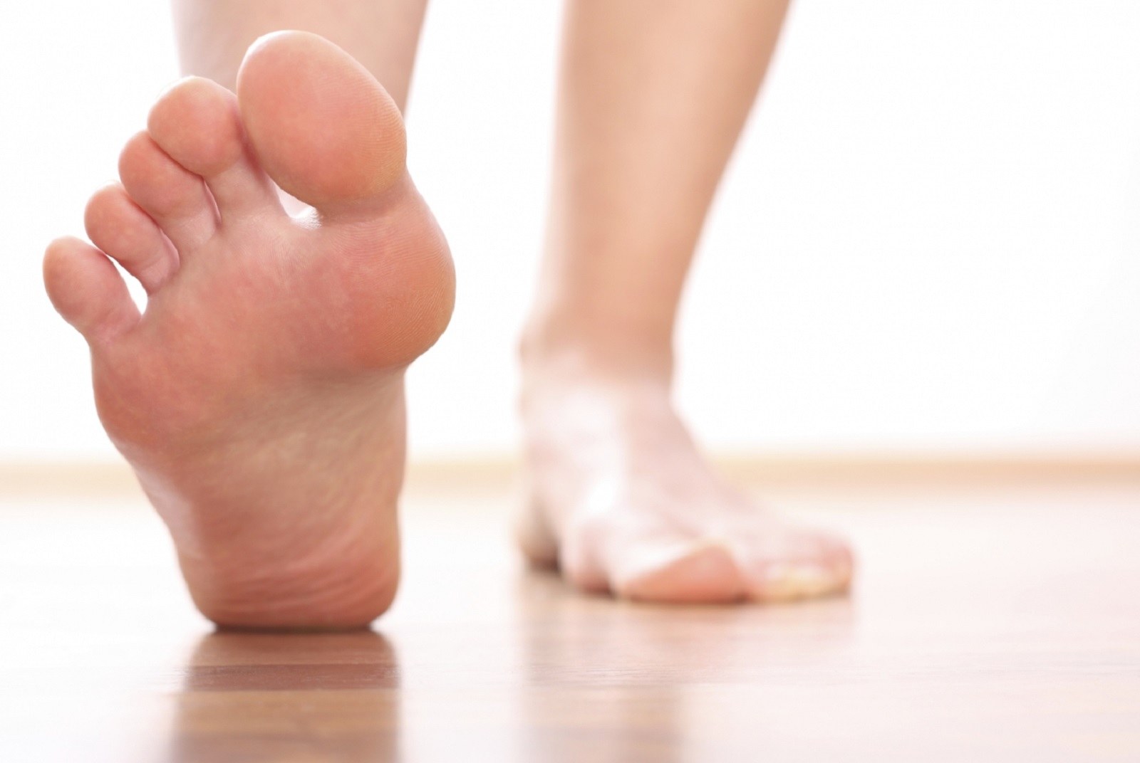 Cómo eliminar los callos de los pies con remedios caseros?