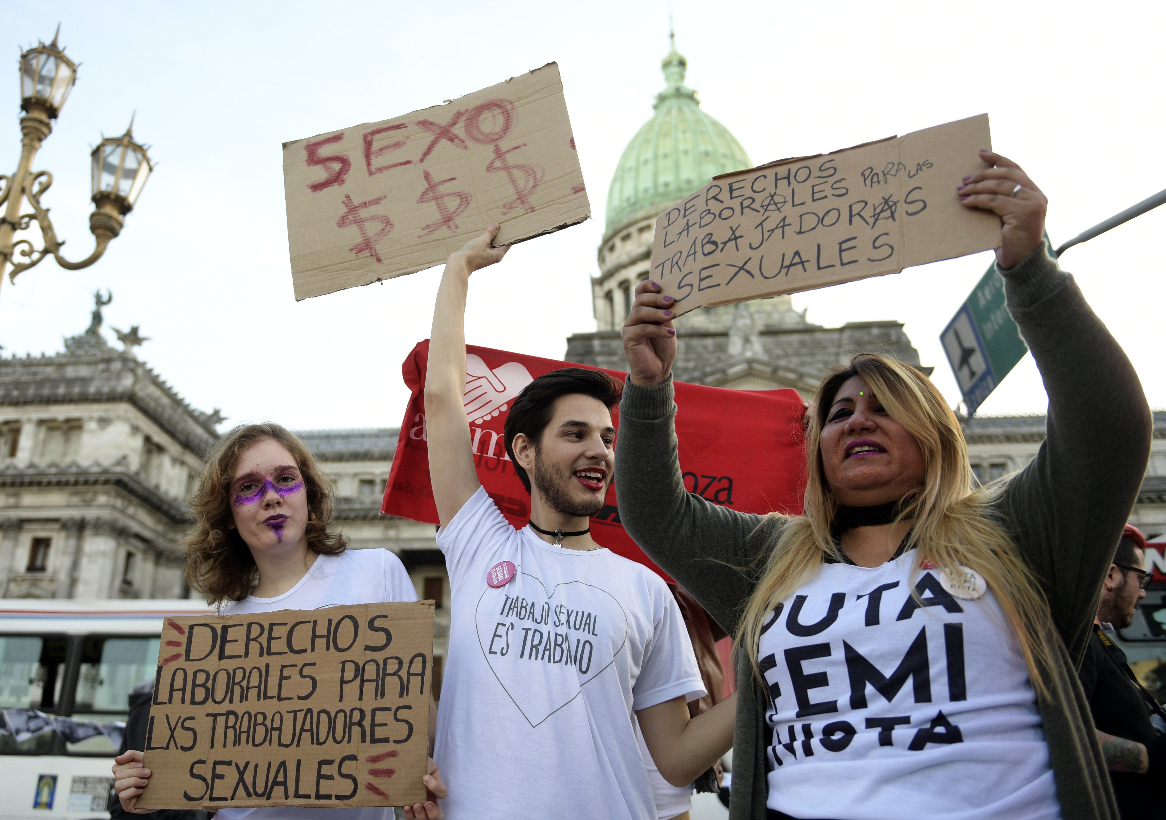 Trabajadores sexuales de Argentina reclaman derechos laborales en su día |  Internacional | Noticias | El Universo