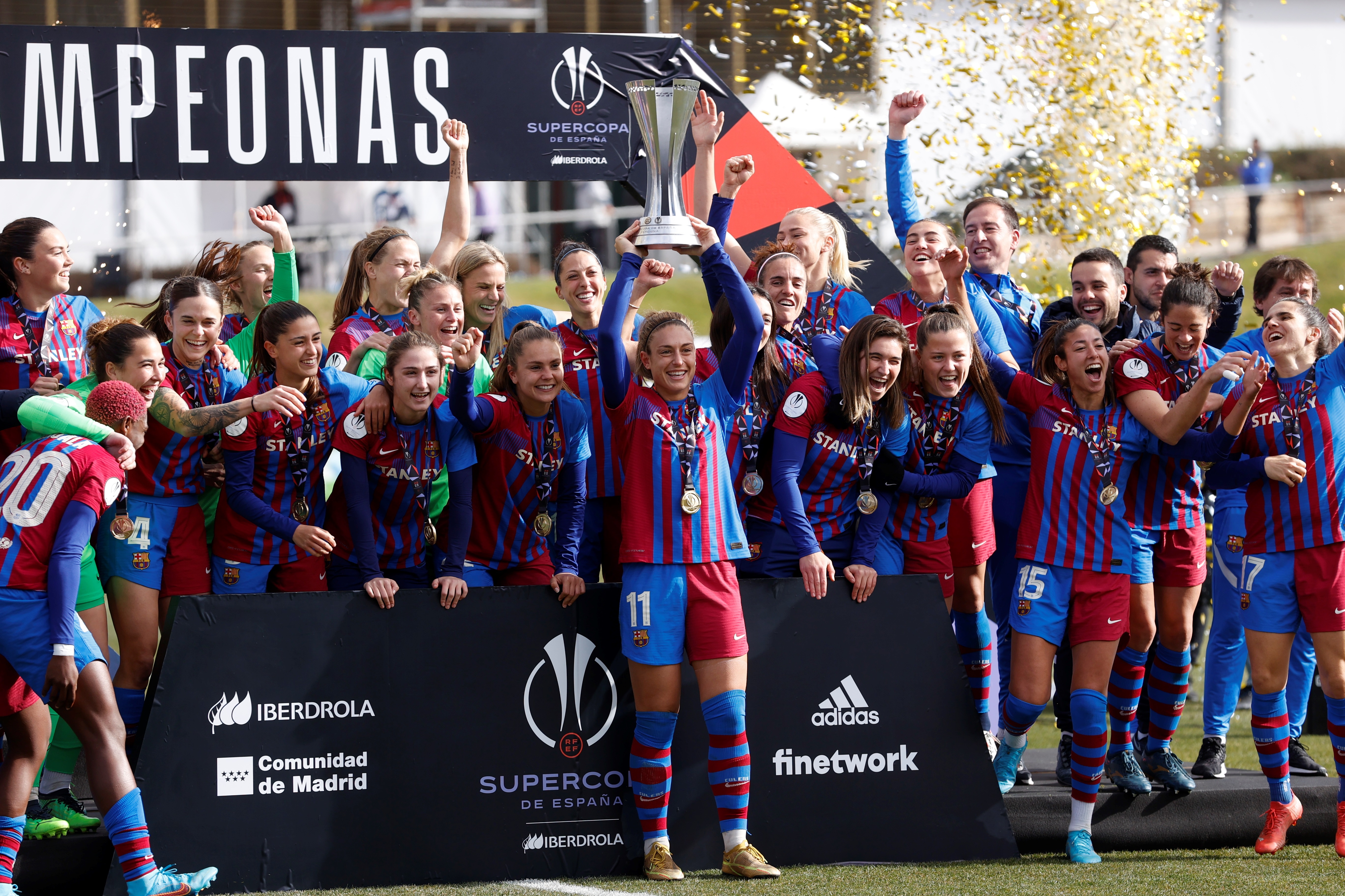 Posiciones de athletic club femenino contra fútbol club barcelona femenino