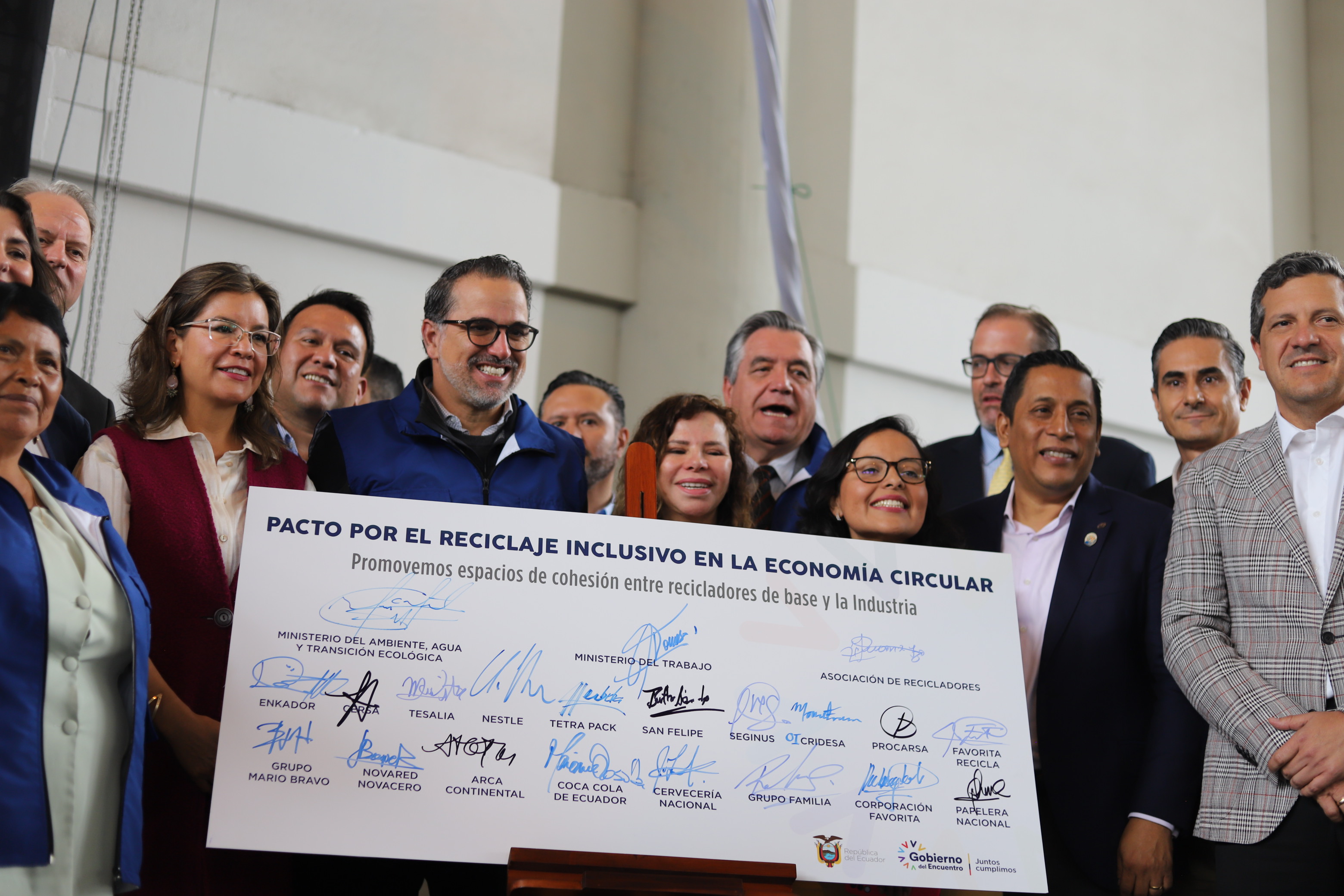 En Ecuador hemos dejado a los recicladores para que con hacha y