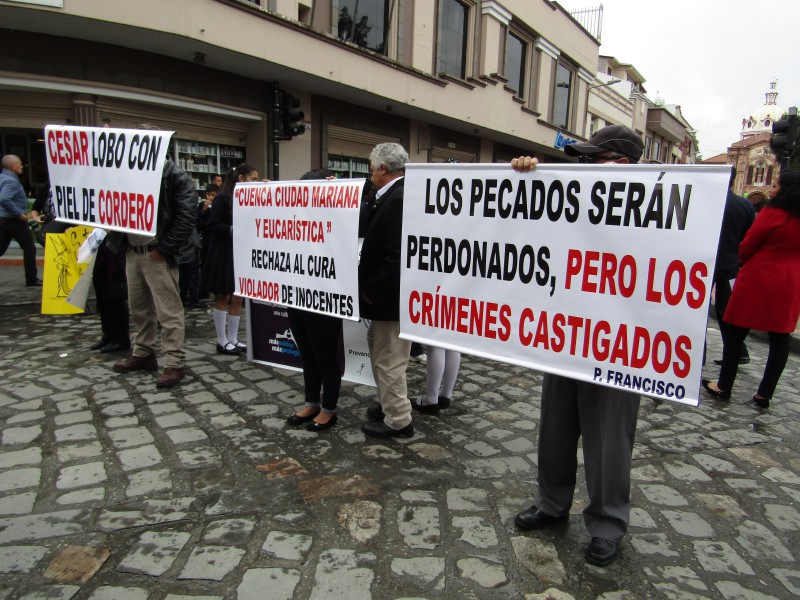 Alegría en familiares de víctimas de César Cordero por su expulsión del sacerdocio