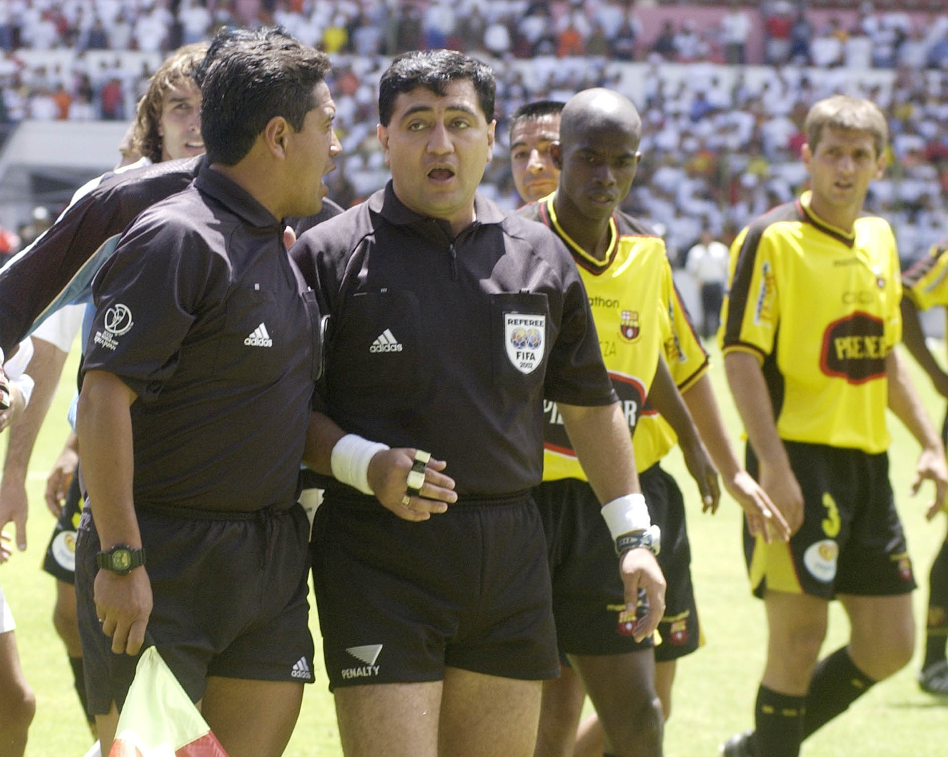 Byron Moreno Confiesa Que Cometio Errores En El Liga De Quito Barcelona Sc Y En El Mundial Corea Japon 2002 Futbol Deportes El Universo