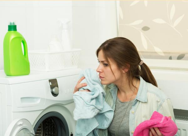 El truco más efectivo para quitar el olor a humedad de la lavadora
