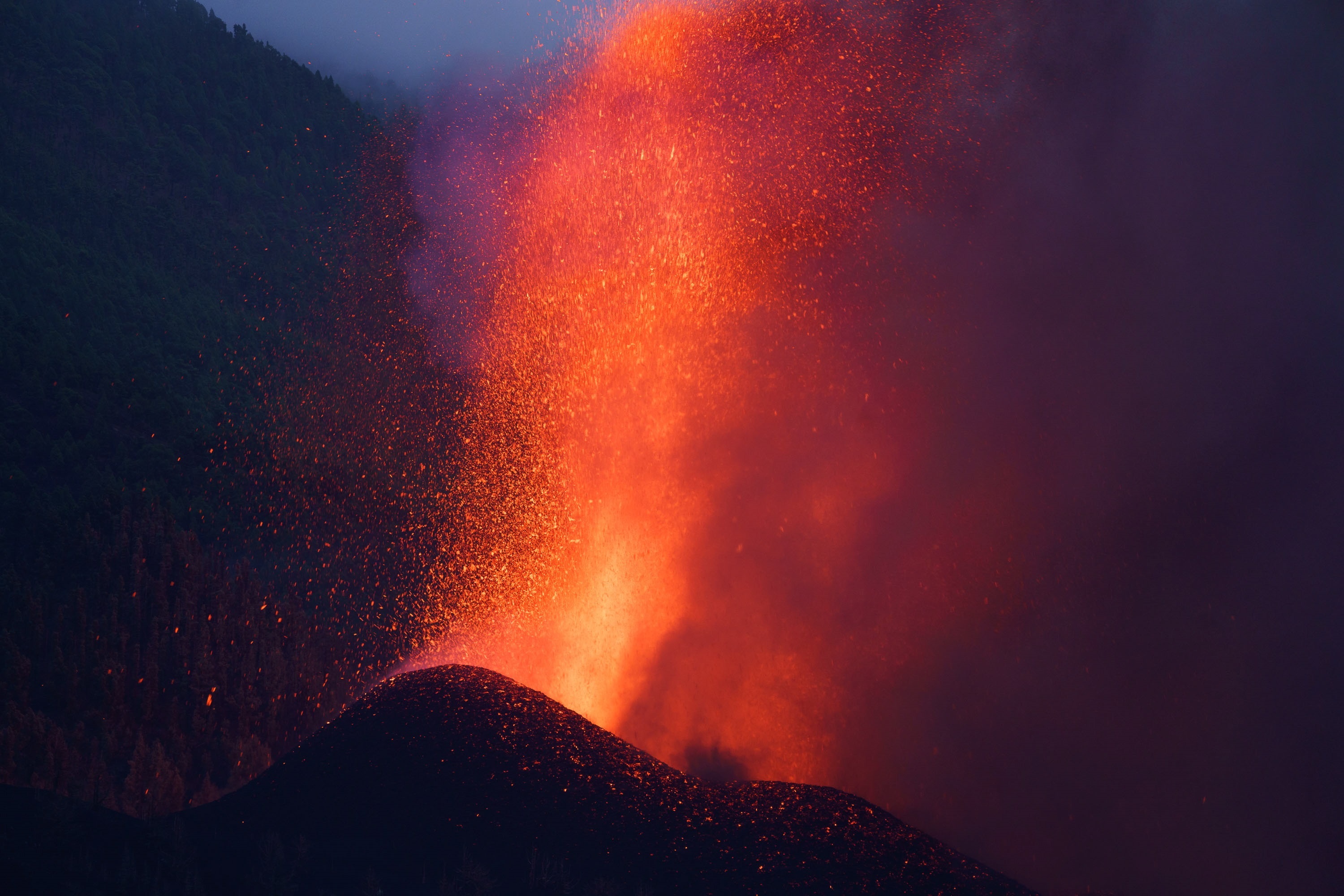 A Cuantos Grados Esta El Magma Estos son los peligros de cuando la lava del volcán que erupcionó en  Canarias llegue al mar | Internacional | Noticias | El Universo