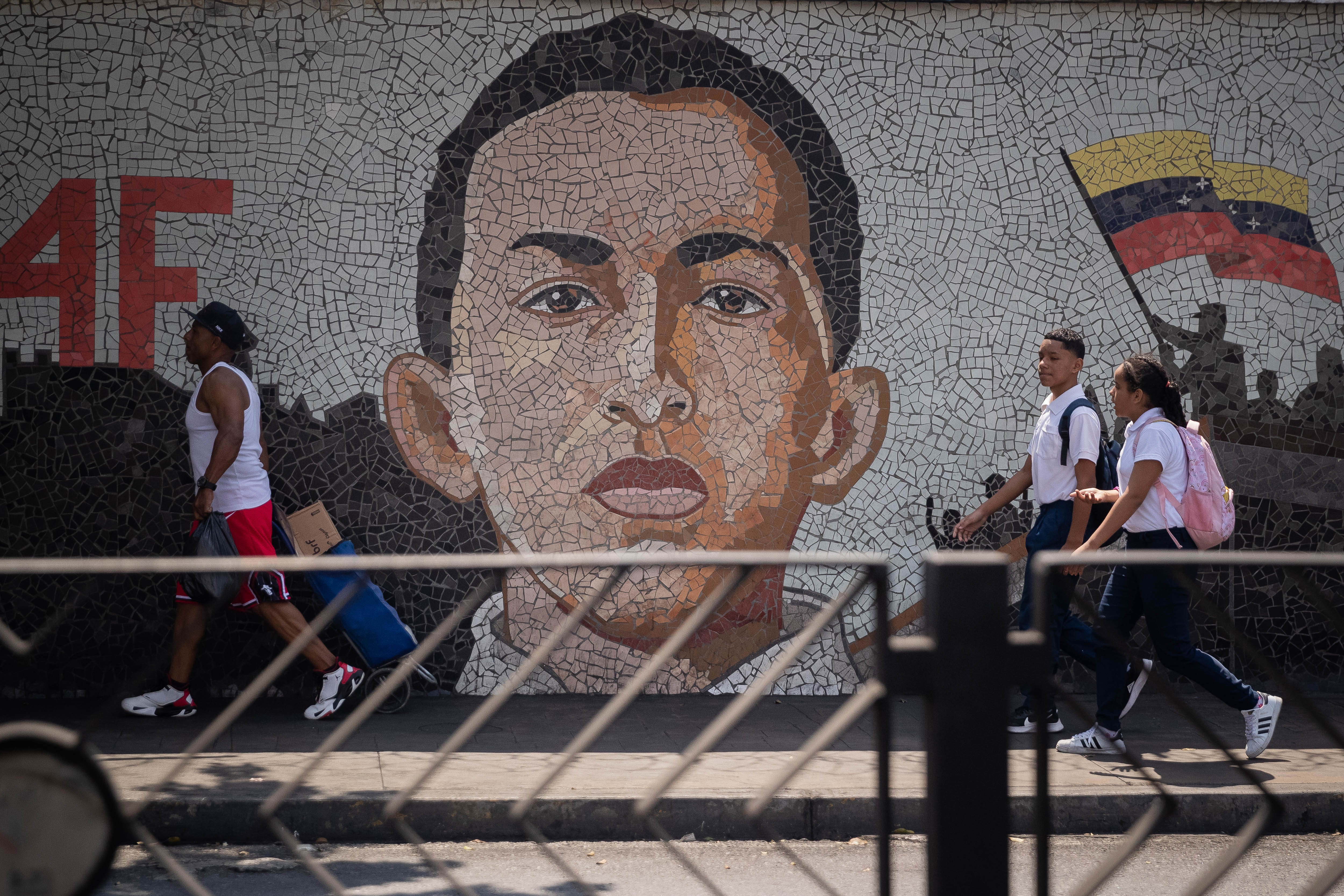 Juguetes de Superbigote y SuperCilita en Venezuela para olvidar a Hugo  Chávez