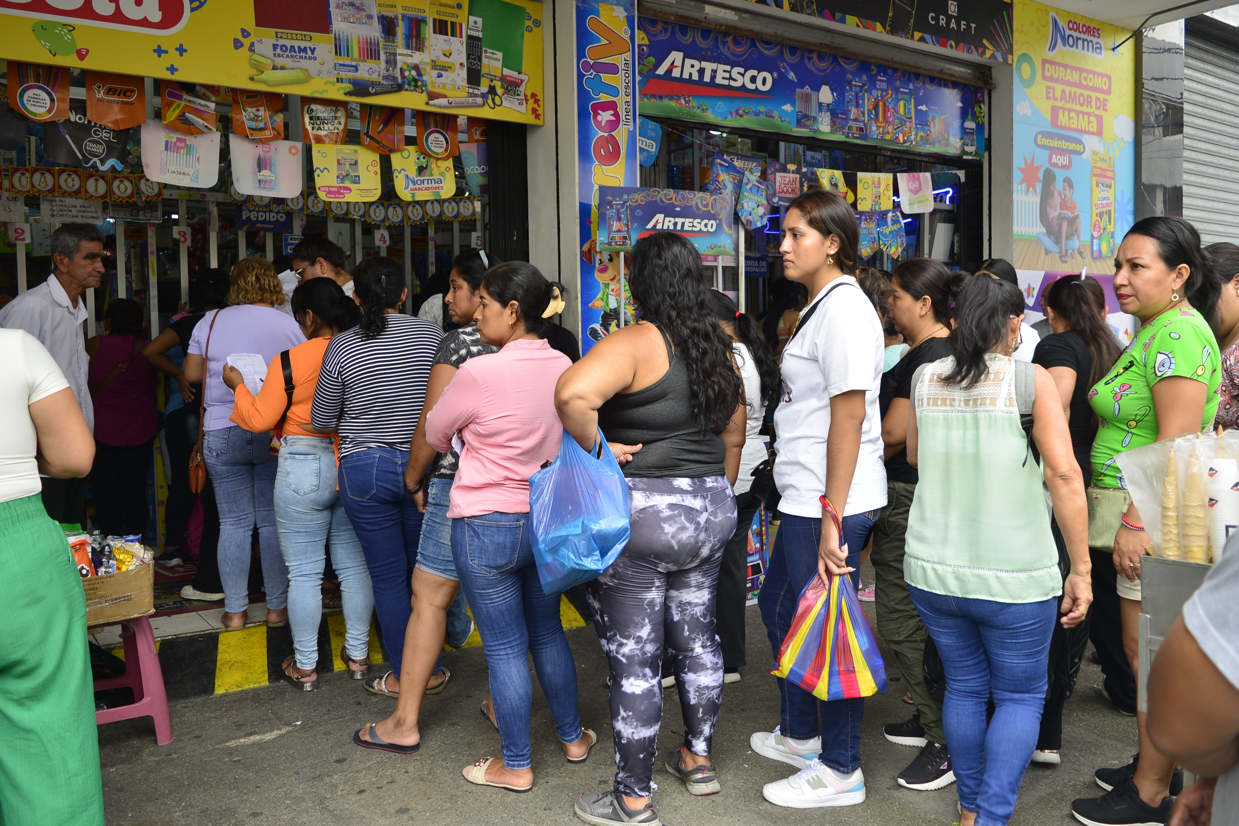 Listas de útiles escolares desde $53 en el centro de Guayaquil: padres aprovechan a comprar por mayor para abaratar costos | Comunidad | Guayaquil | El Universo