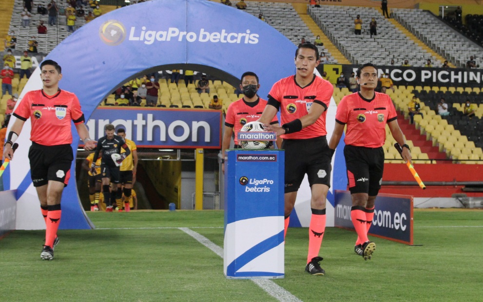 Clubes se unen a la postura de LigaPro con respecto a los árbitros - La Red  102.1