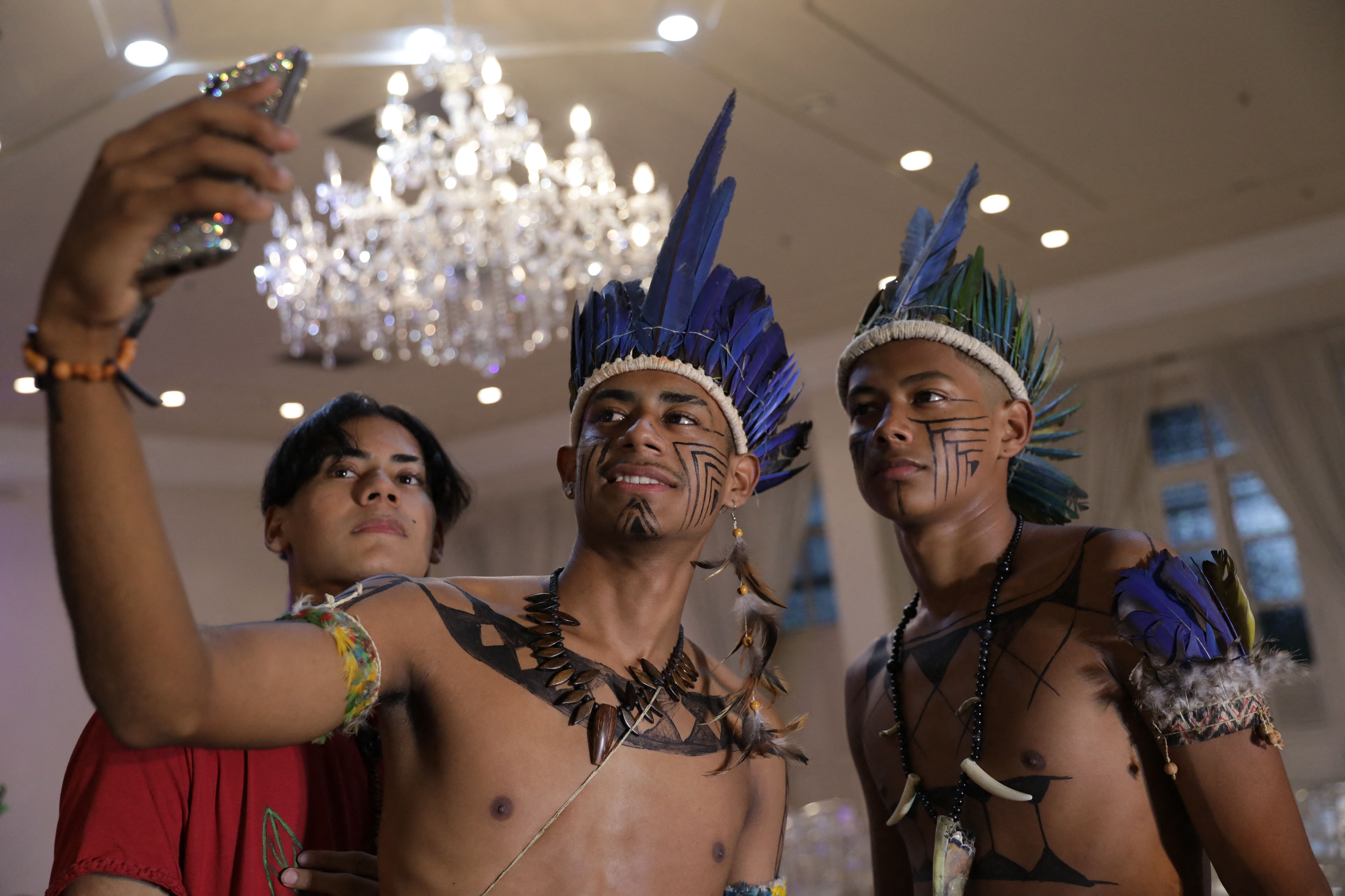 Brasil tiene su primer desfile de moda indígena, como una forma de  resistencia | Cultura | Entretenimiento | El Universo