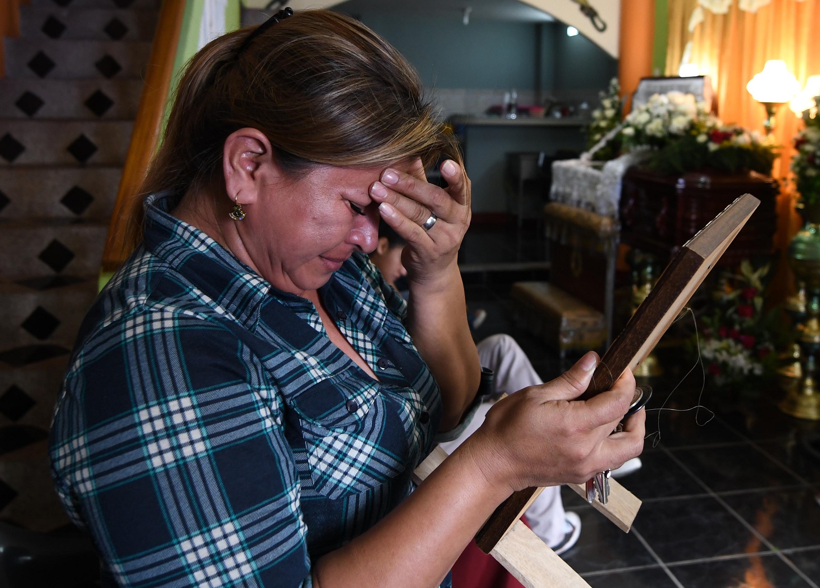 Madre de expolicía cita supuesto encargo para matar a su hijo en cárcel de Latacunga