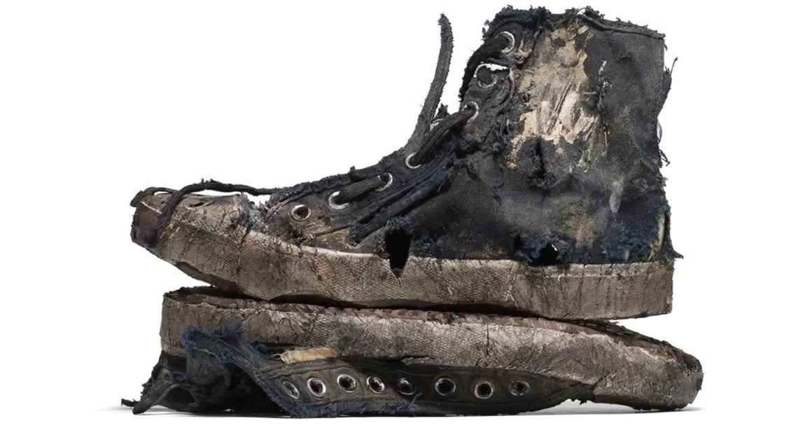 El último grito de la moda! Balenciaga vende zapatos 'destruidos' a $1,850 el par | | Entretenimiento El Universo
