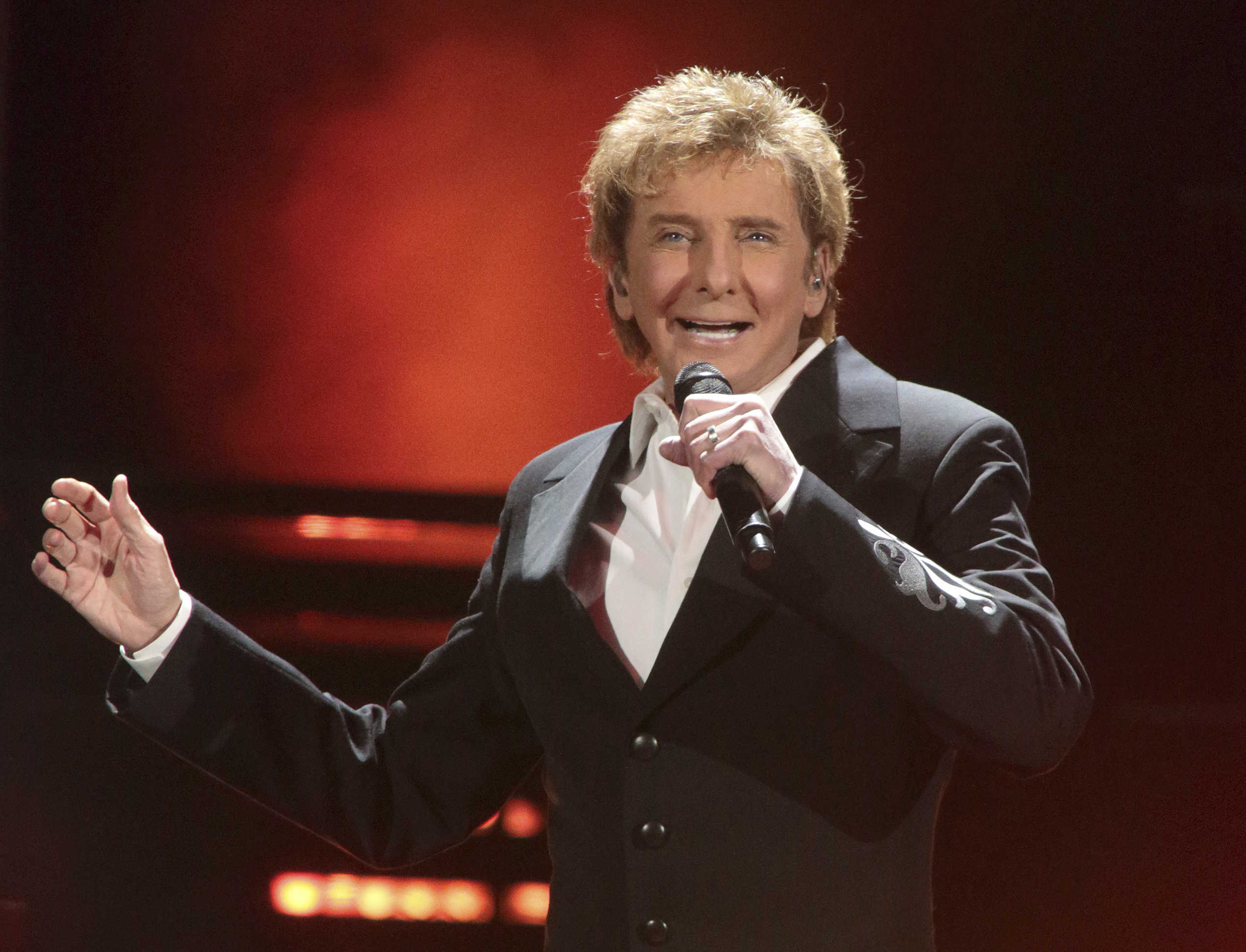 El cantante Barry Manilow reconoce que es gay a los 73 años