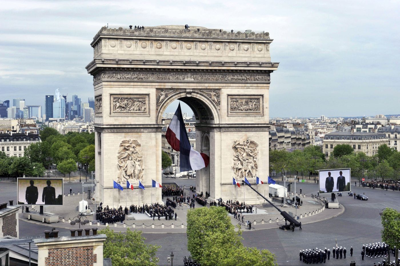 Desactivan bomba de la Segunda Guerra Mundial en París