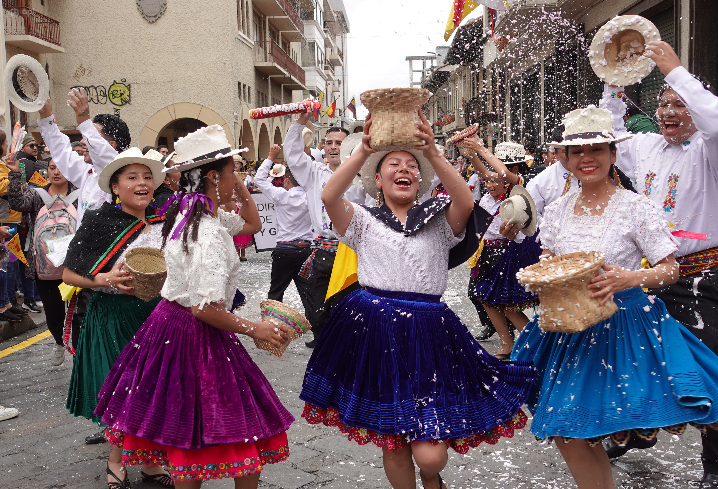 Los excesos carnavaleros en Salinas: caos vehicular, peleas y escándalos  generan quejas | Ecuador | Noticias | El Universo