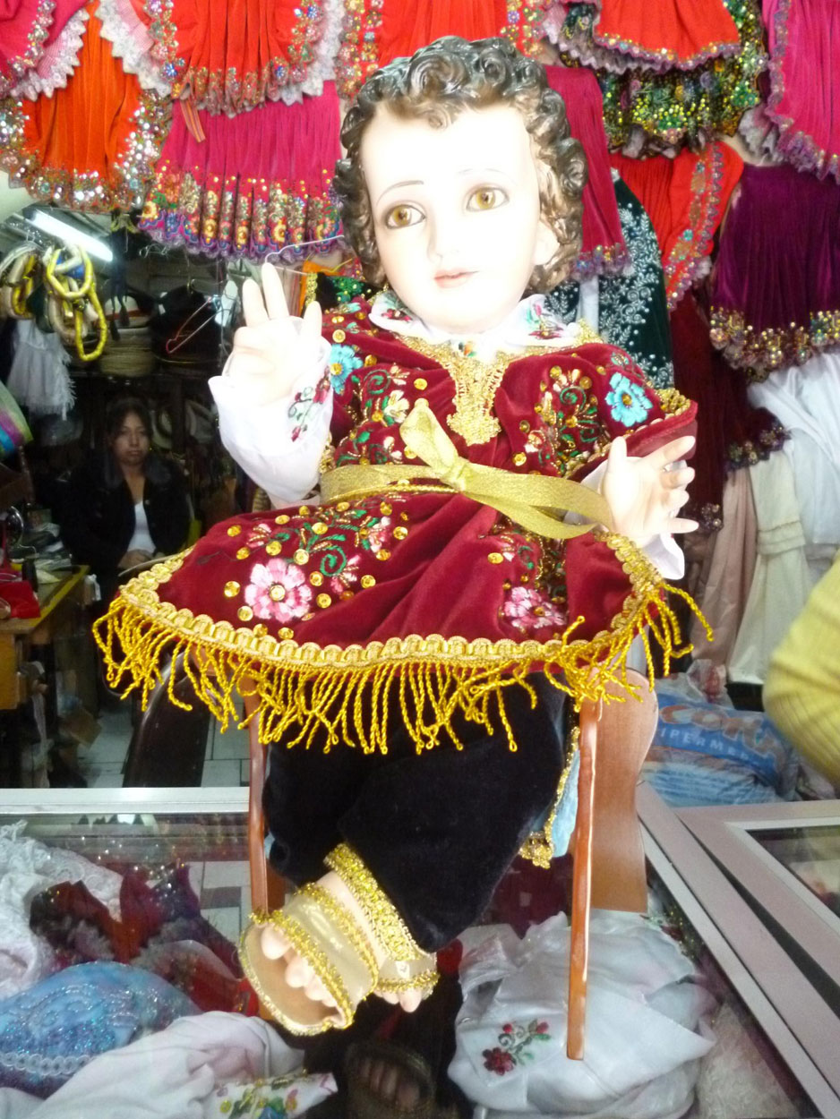 El traje del Niño Jesús es una tradición en Cuenca | Intercultural |  Noticias | El Universo