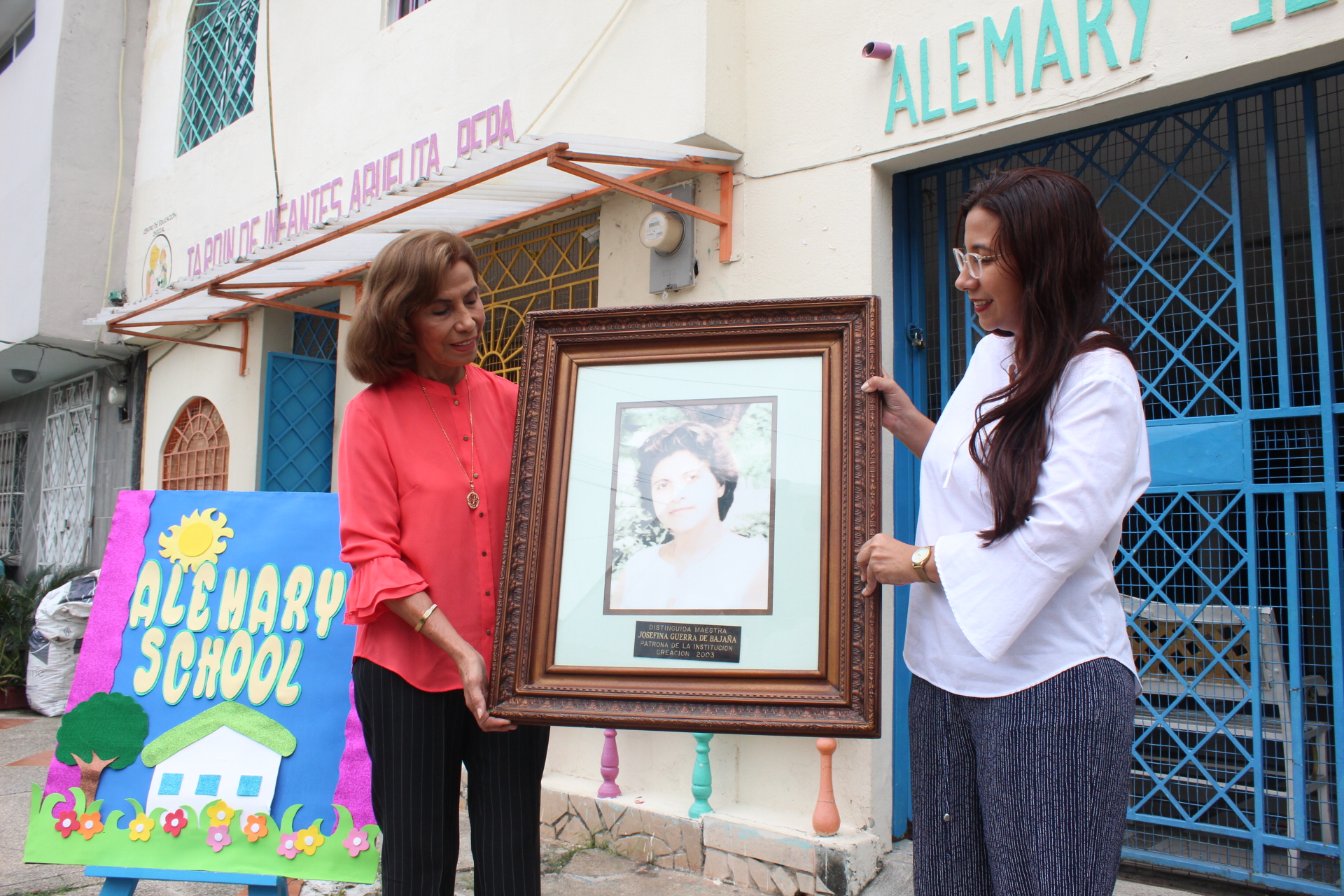 Tres generaciones de madres educadoras: María José Díaz y su madre Maritza  Bajaña mantienen el legado de la abuelita Pepa | Comunidad | Guayaquil | El  Universo