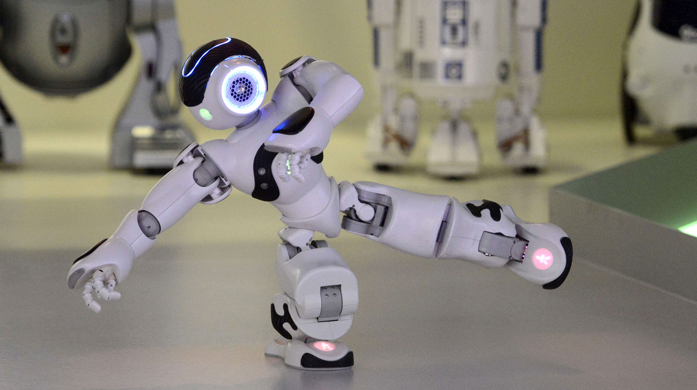 Сколько роботов в команде. Коллекция роботов. Робот робот коллекция. Робот nao выставка роботов. NFT коллекция роботы.