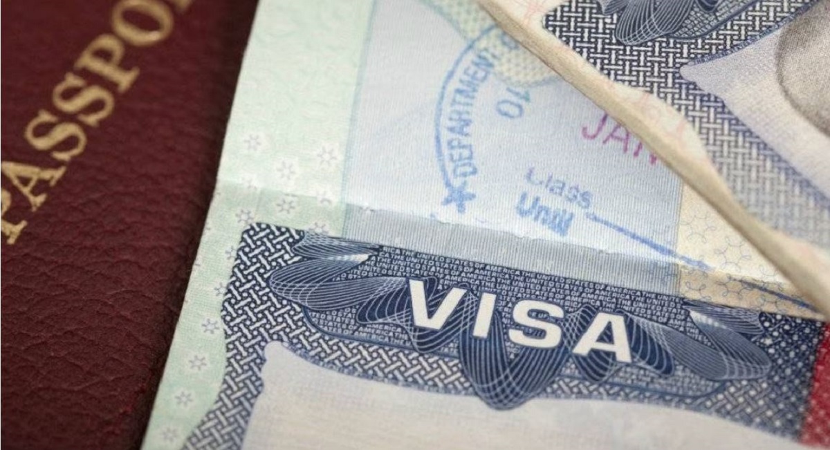 Visa EB-3: trabajadores con título universitario y experiencia que quieren  solicitar la green card, Noticias Univision Inmigración