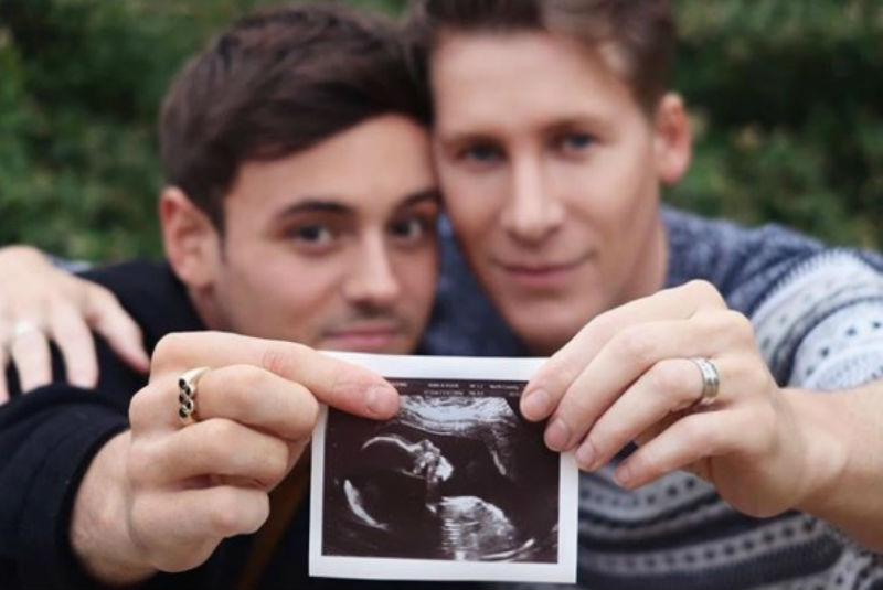 El clavadista Tom Daley y su esposo anuncian que serán padres