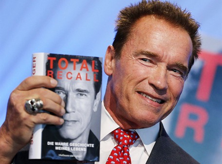 Arnold Schwarzenegger presenta su libro autobiográfico, Total