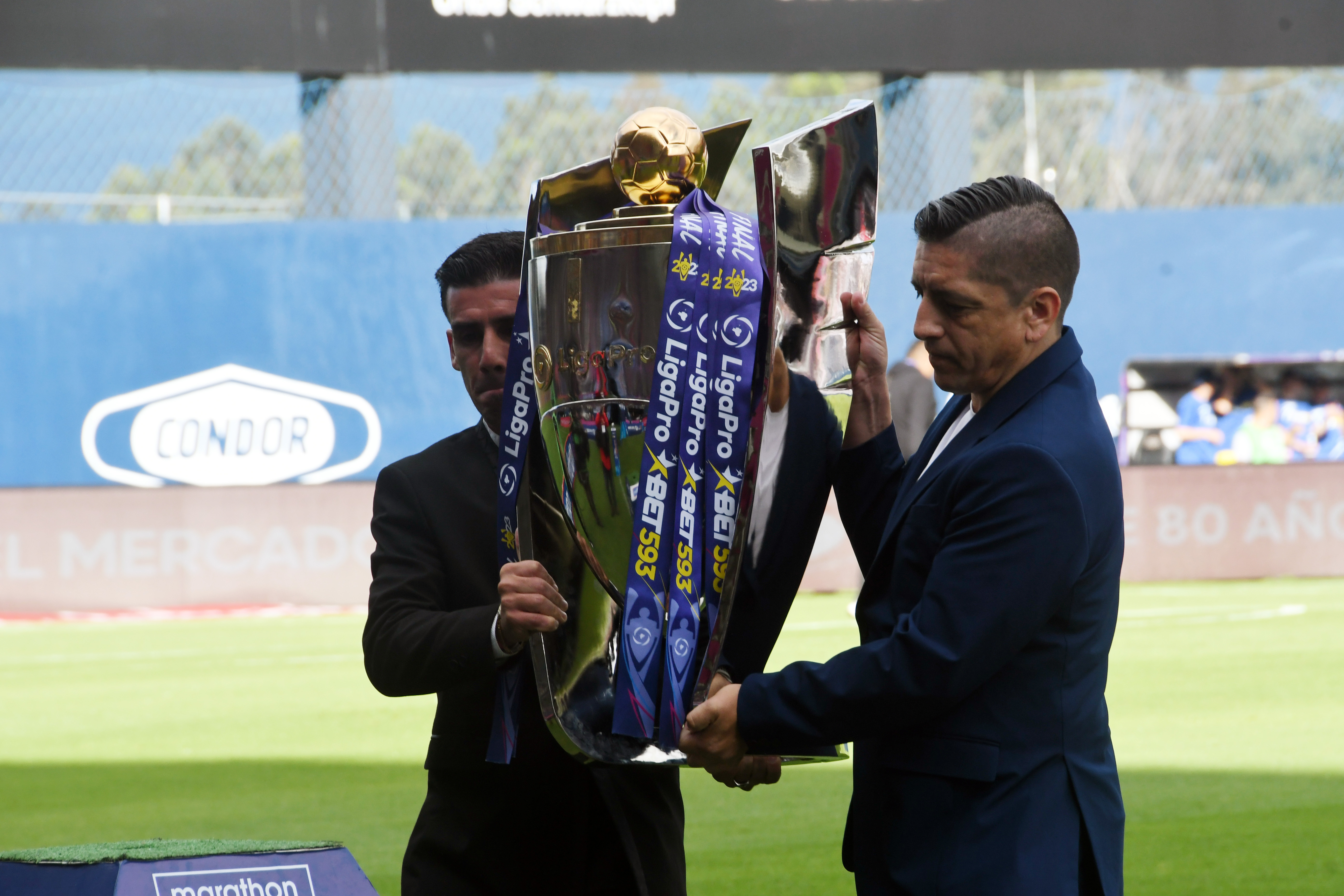 Pluris Rtv - Independiente del Valle, campeón de la LigaPro 2021 El Club de Alto  Rendimiento Especializado Independiente del Valle, es su nombre completo y  oficial y desde anoche está inscrito entre