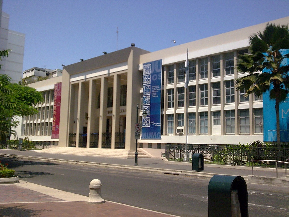 La Biblioteca Municipal guarda la historia de Guayaquil, el espacio posee más de 2 millones de libros