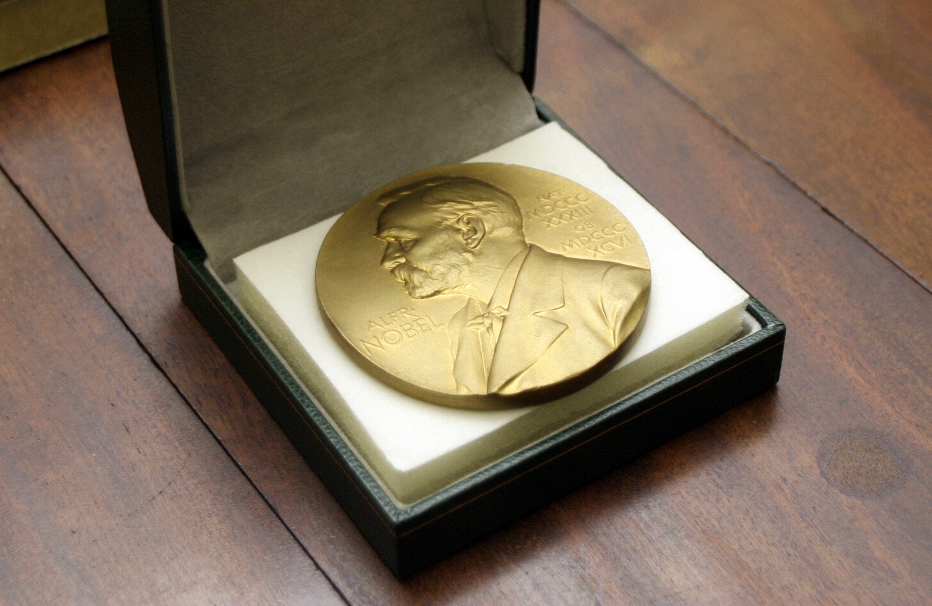 Las medallas de los premios Nobel que no pudieron encontrar los