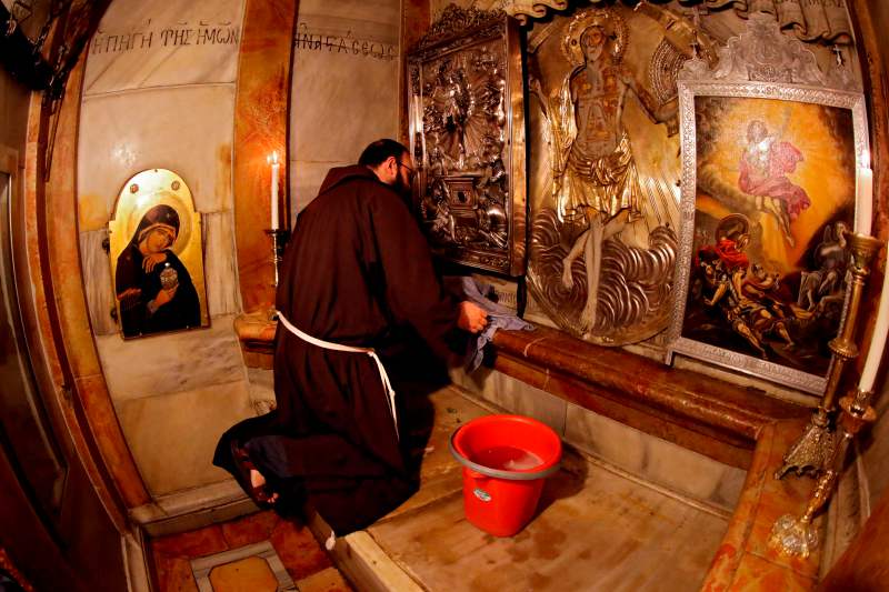 Los franciscanos, fieles custodios del Santo Sepulcro en Jerusalén
