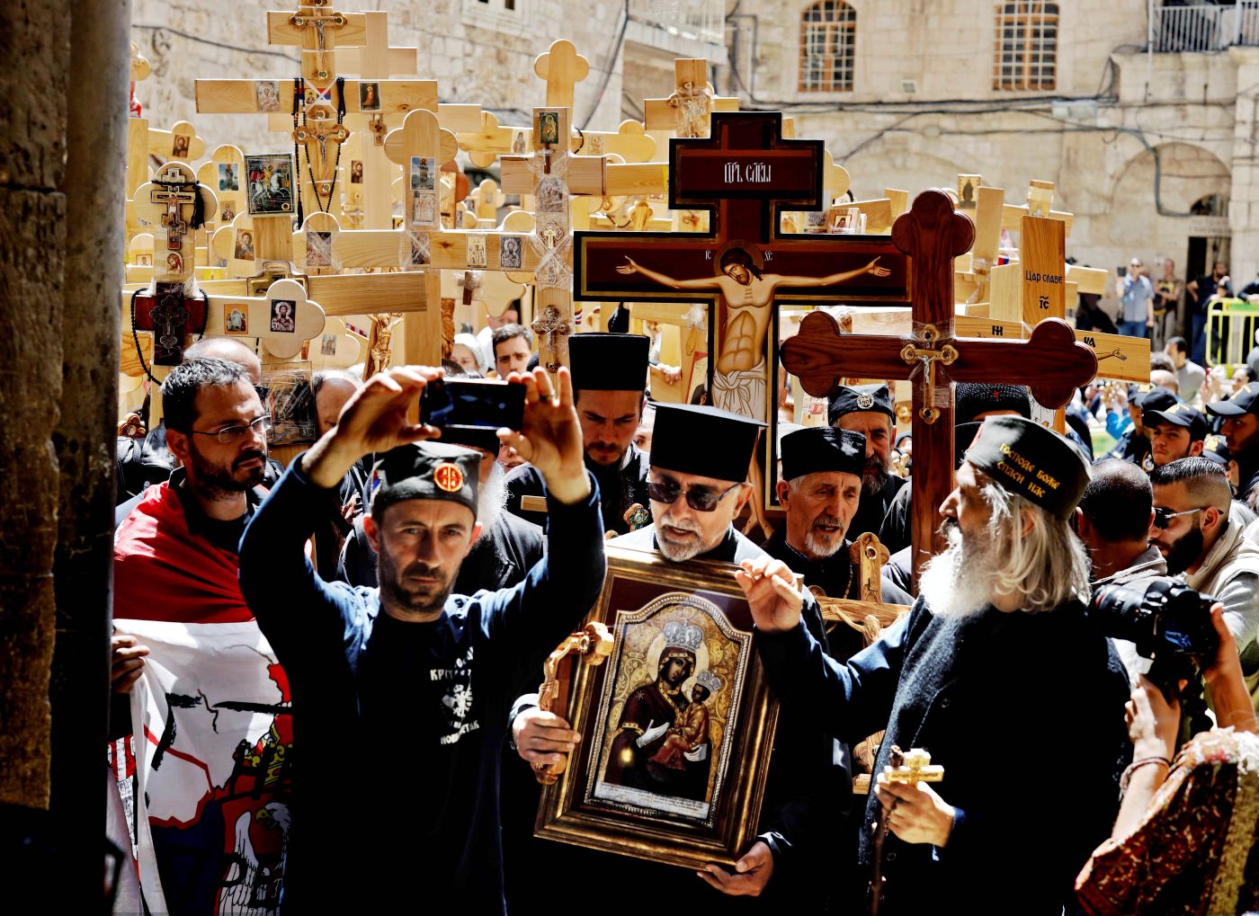 Ortodoxos celebran el Viernes Santo | Internacional | Noticias | El Universo