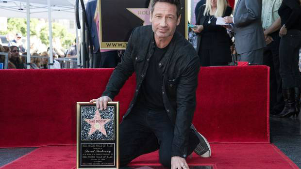 David Duchovny honrado en el Paseo de la Fama