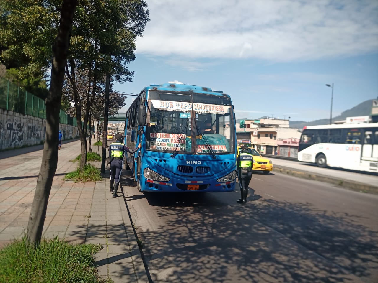 Transportistas en Quito anuncian que no trabajarán desde el lunes 10 de mayo por falta de recursos; el Municipio aseguró que sí habrá movilidad