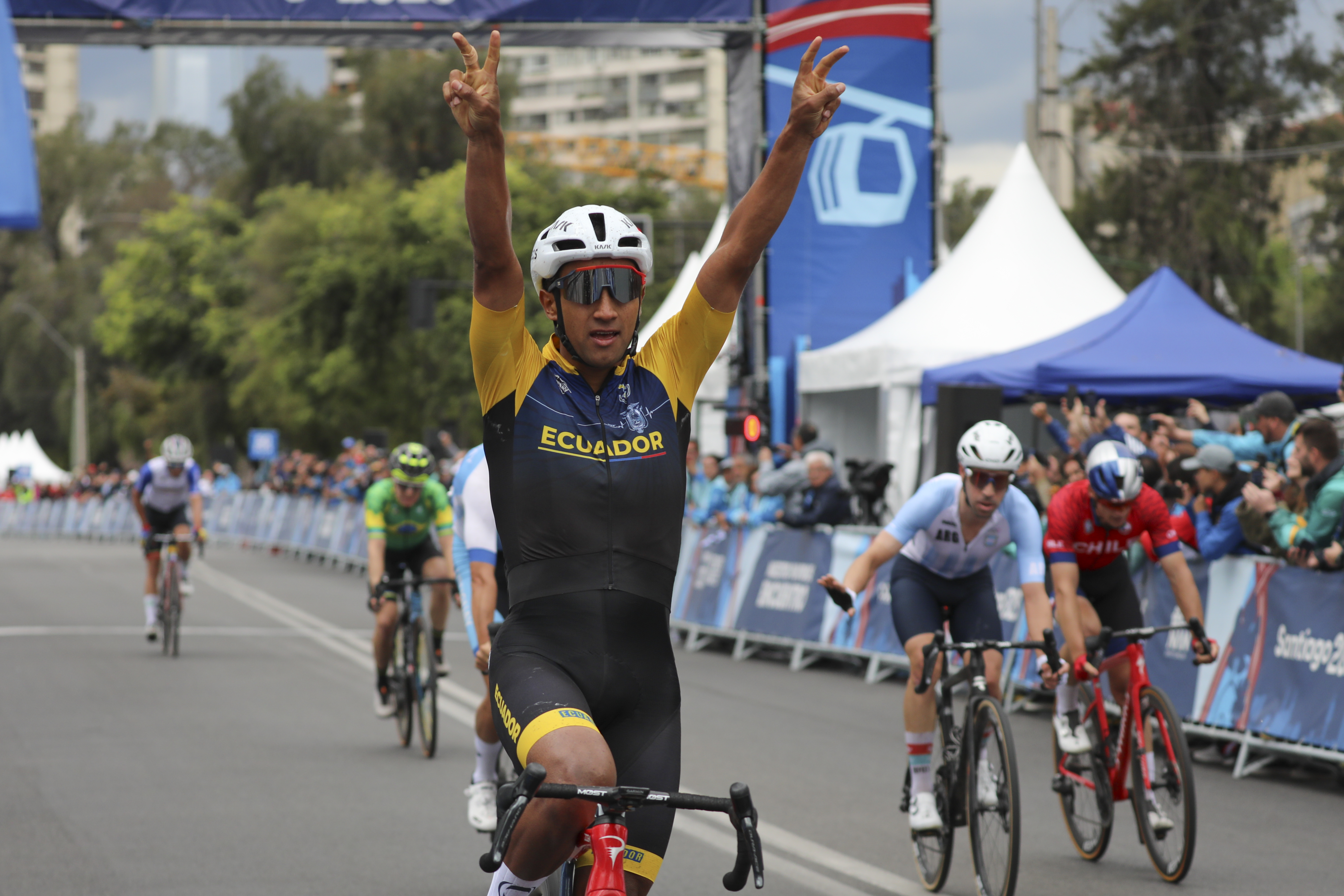 Ataque de ajedrez de caballero para ganar la carrera.