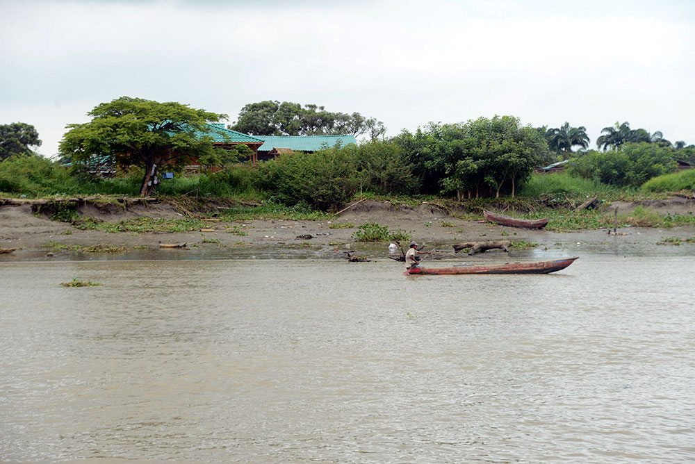 El río Guayas, emblema que lucha contra la corriente