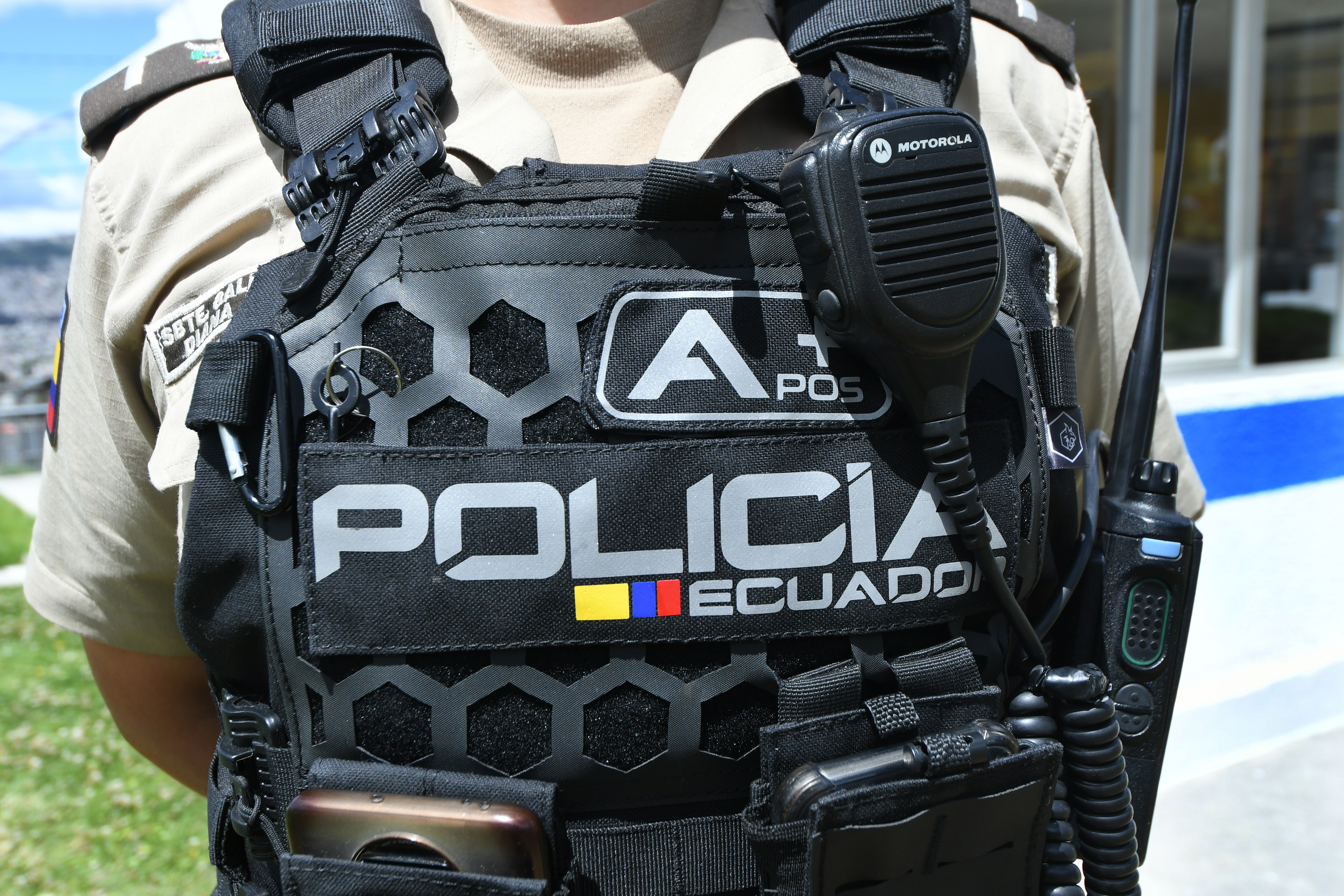 Ministerio del Interior desmiente presunto sobreprecio en adquisición de  chalecos para la Policía Nacional, Ecuador, Noticias