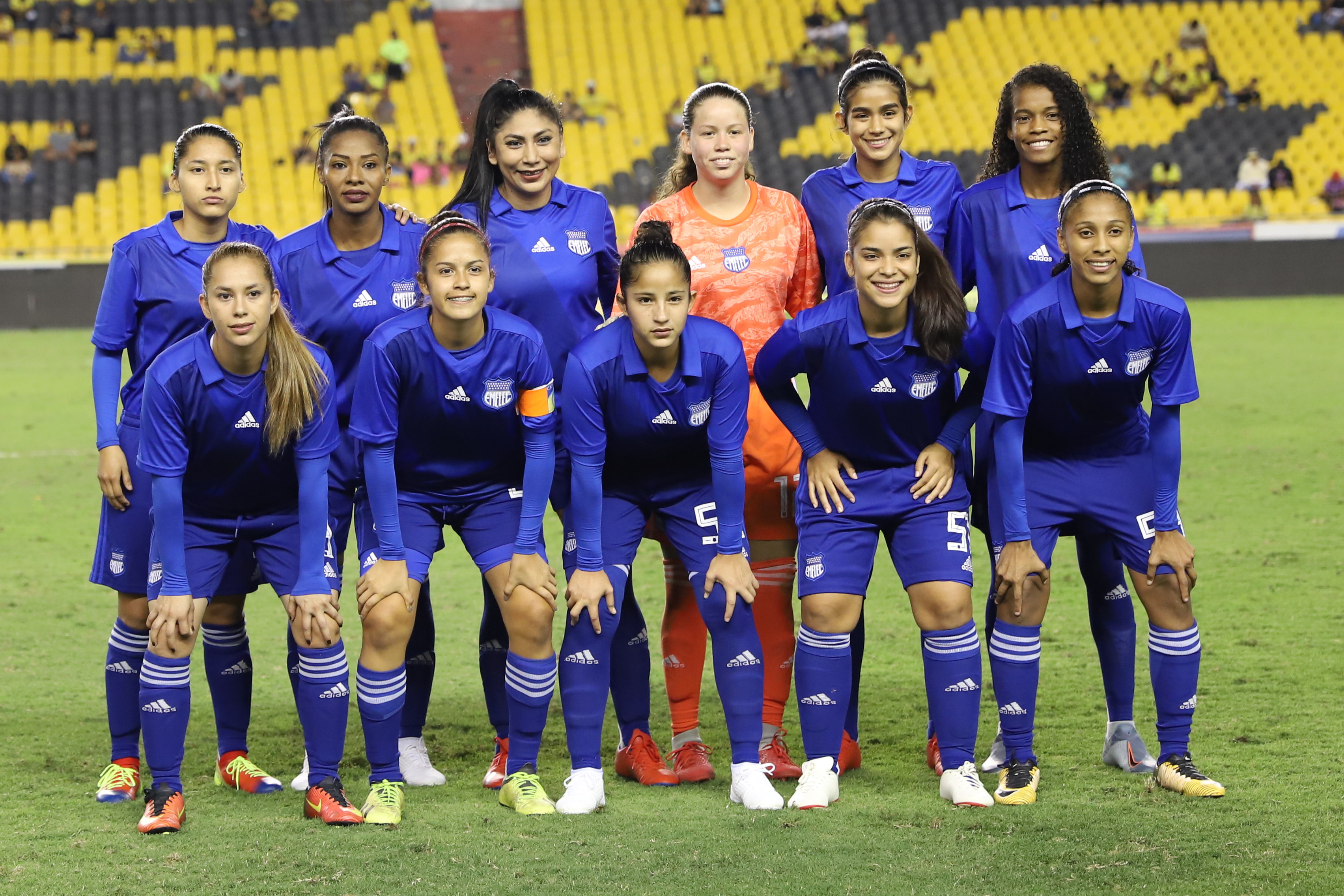 Fotogaleria Barcelona Sc Vencio A Emelec En El Segundo Clasico Del Astillero Femenino Futbol Deportes El Universo