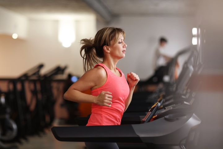 Hoy en nuestra sección Mujer fitness, les traemos esta sencilla rutina par…   Rutinas de entrenamiento, Ejercicios de entrenamiento, Rutina de gimnasio  para mujeres