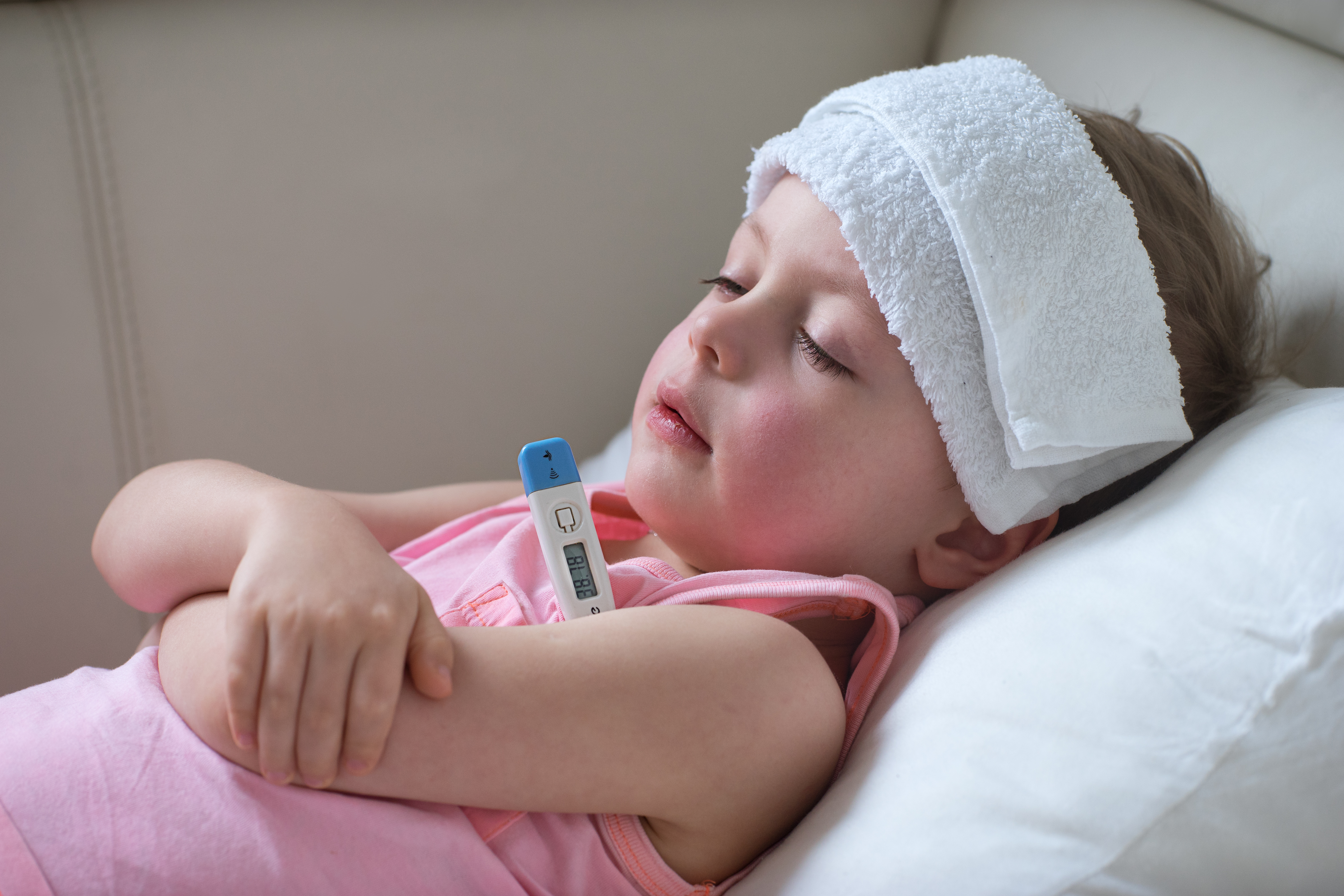 Llanura sentido gorra Tratando al niño con fiebre: consejos para los padres | Salud | La Revista  | El Universo