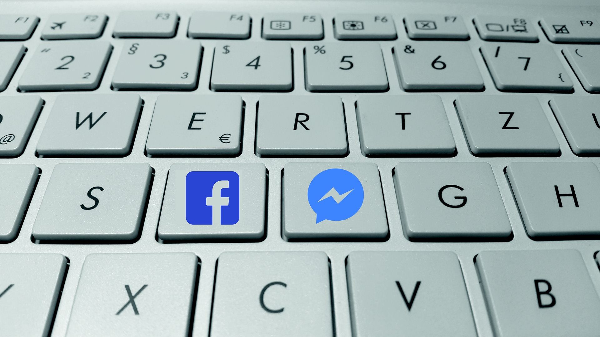Experto en ciberseguridad advierte sobre los riesgos de usar Facebook Messenger