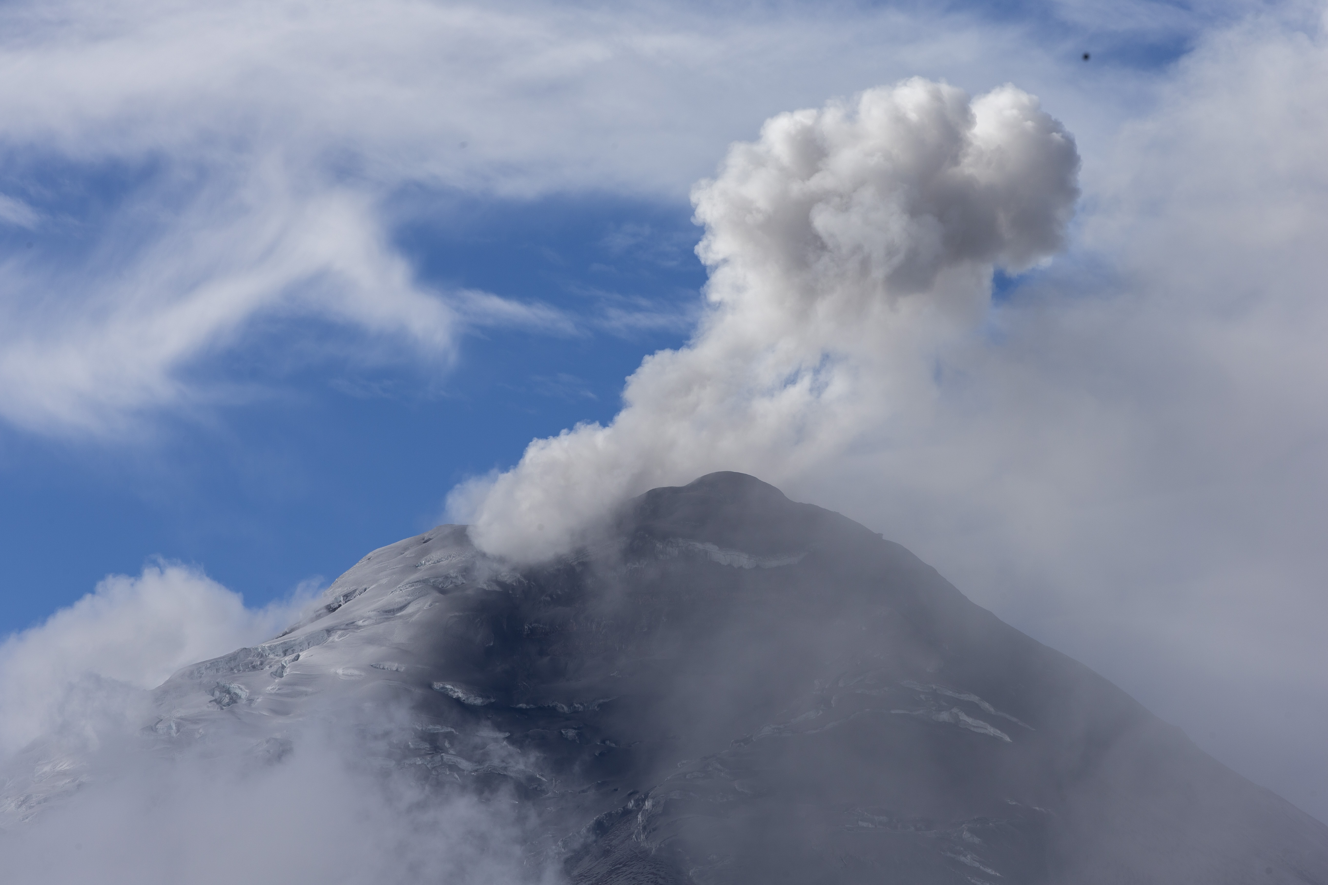 Mauna Loa, el volcán más grande del mundo, entra en erupción en Hawái tras  casi cuatro décadas dormido | Internacional | Noticias | El Universo, image size:5184x3456